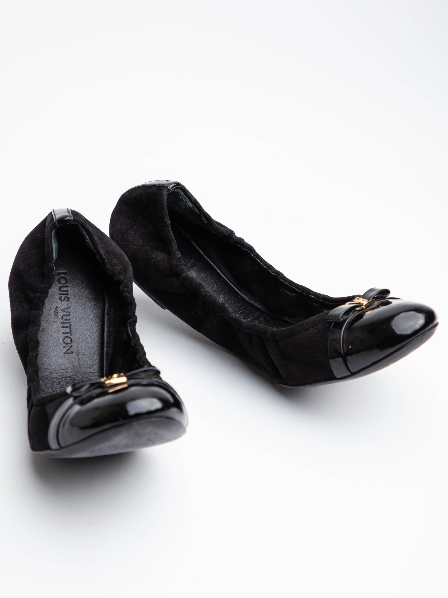 Average Louis Vuitton Black Velvet Loafers Size 37.5 with Gold Logo