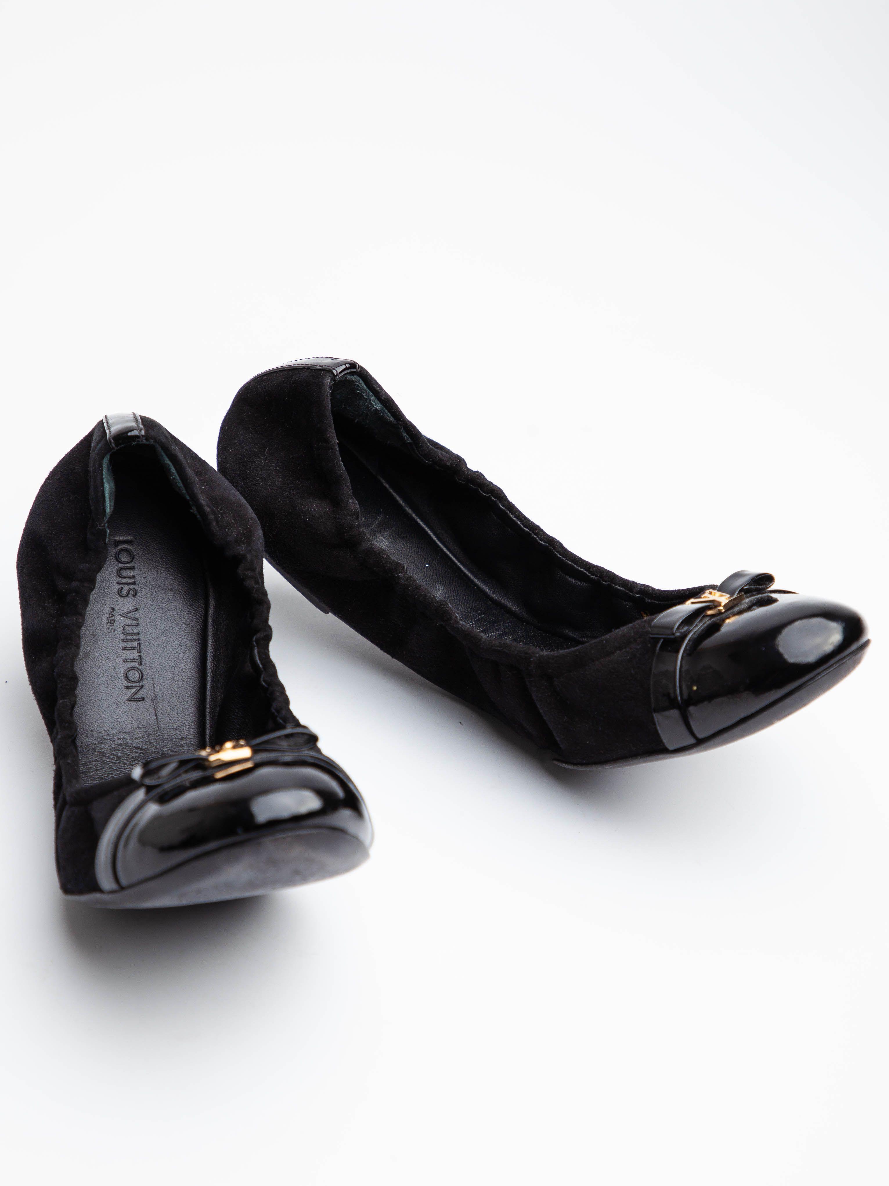 Average Louis Vuitton Black Velvet Loafers Size 37.5 with Gold Logo