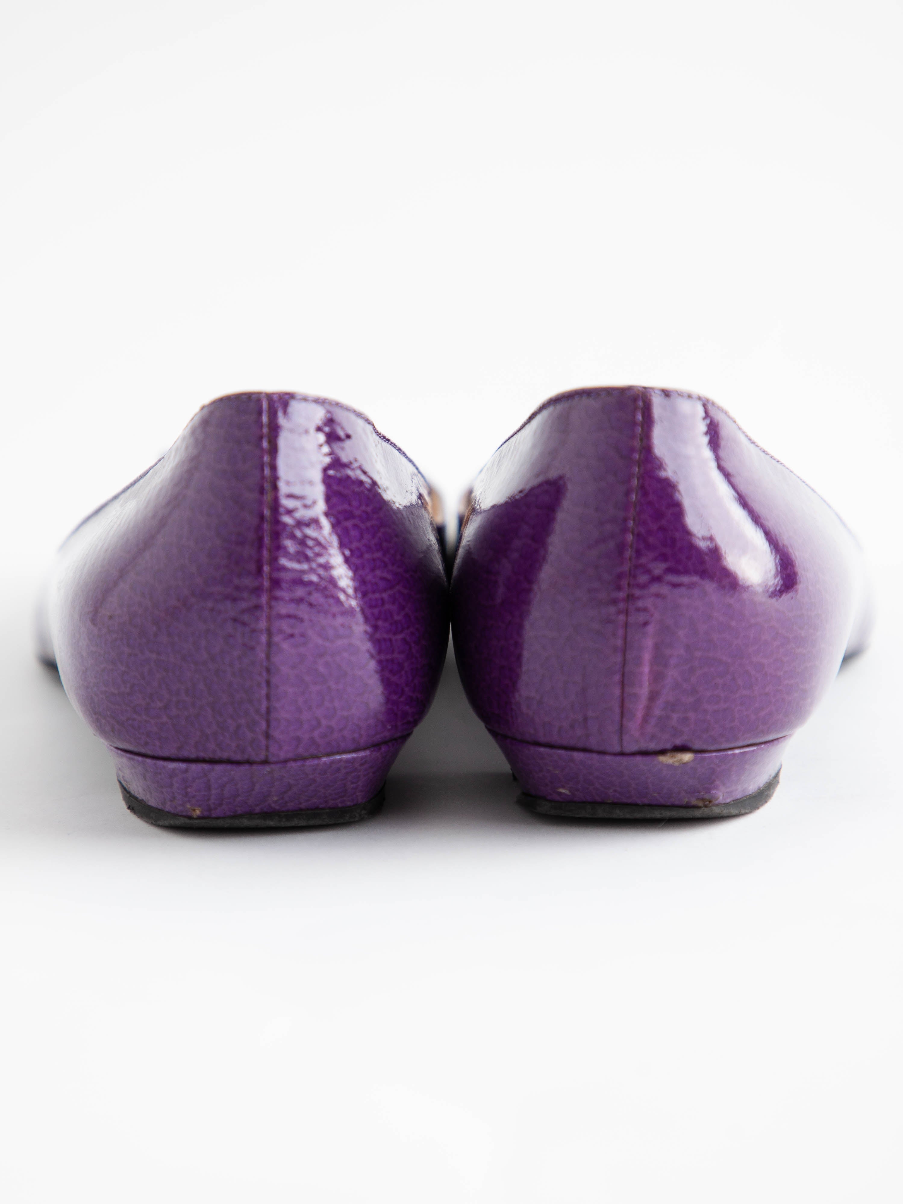 Average Casadei Purple Lacquer Flats Size 35.5 with Metal Buckle