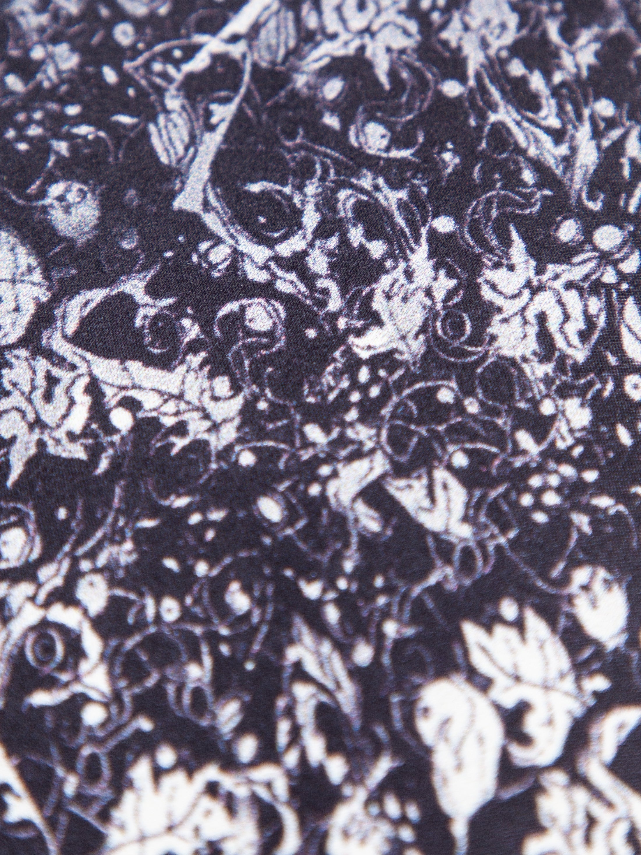 Good Alexander McQueen White Polyester Tie with Black Abstract Pattern