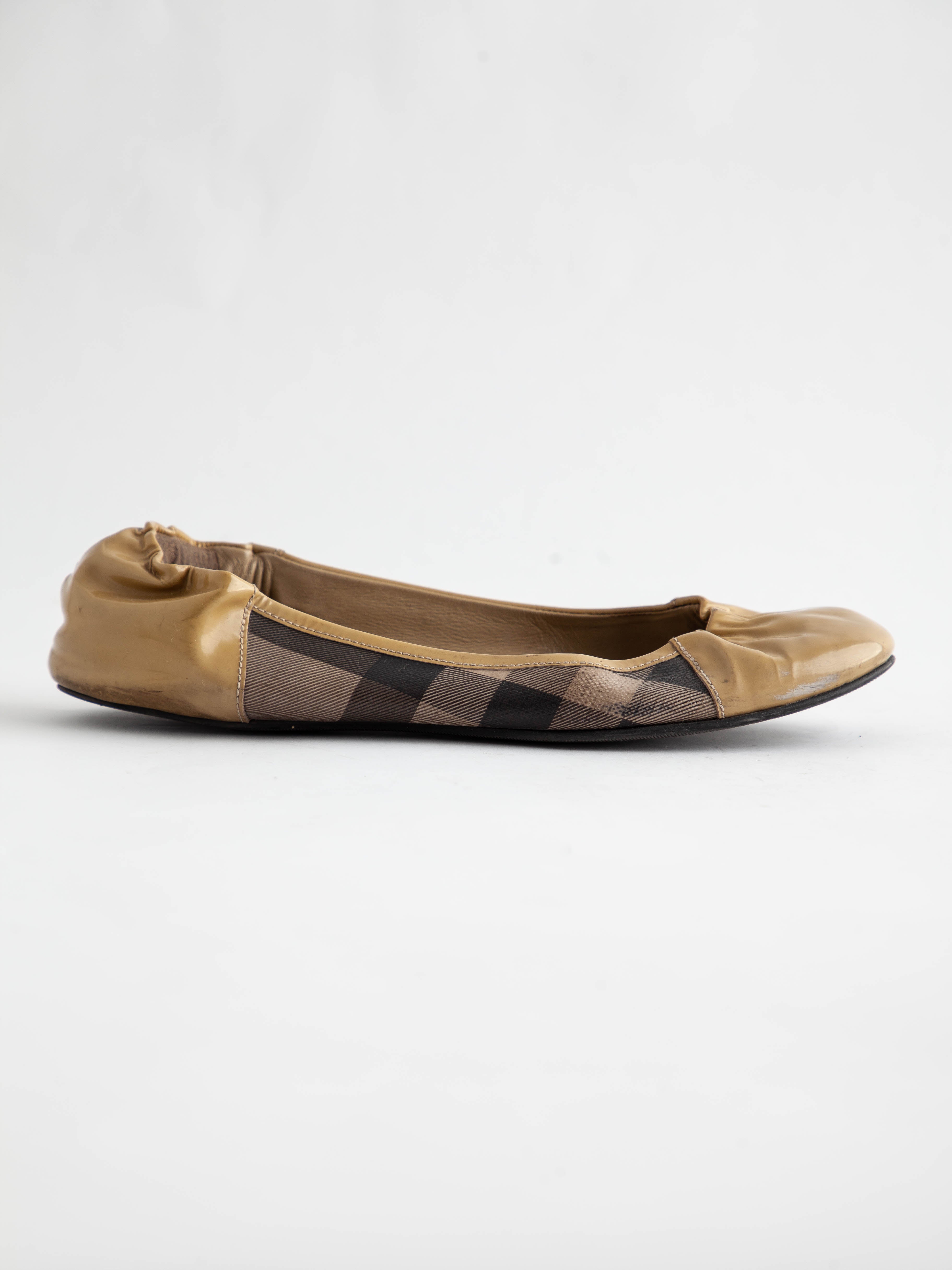 Average Burberry Beige Plaid Ballet Flats Fabric Size 37