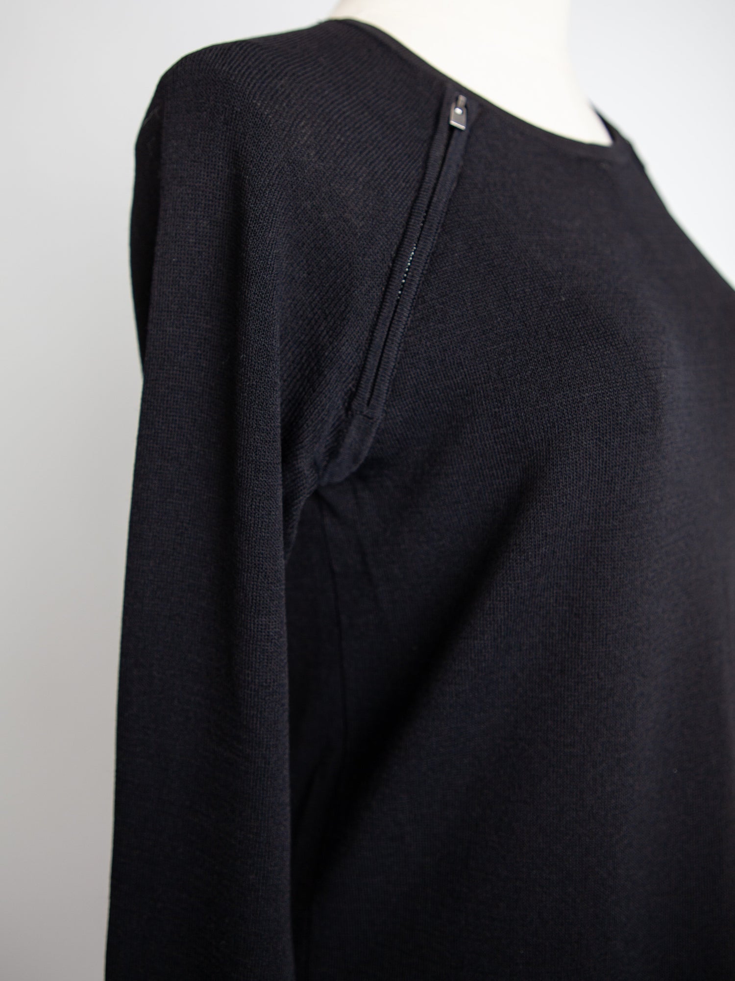 Good Condition Banana Republic Black Dress Size XS with Zippers