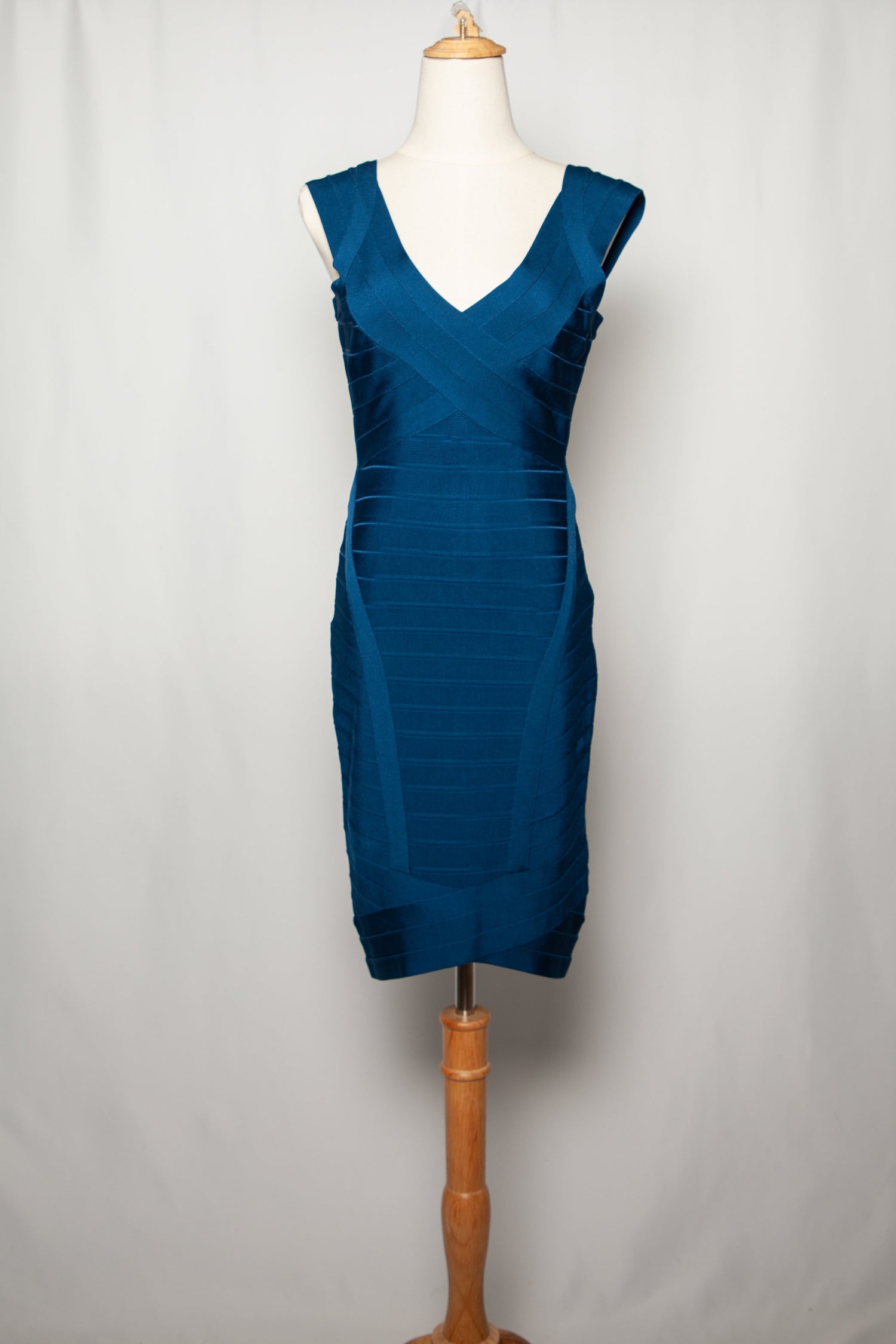 Excellent Herve Leger Blue Dress Size M Sleeveless V-Neck
