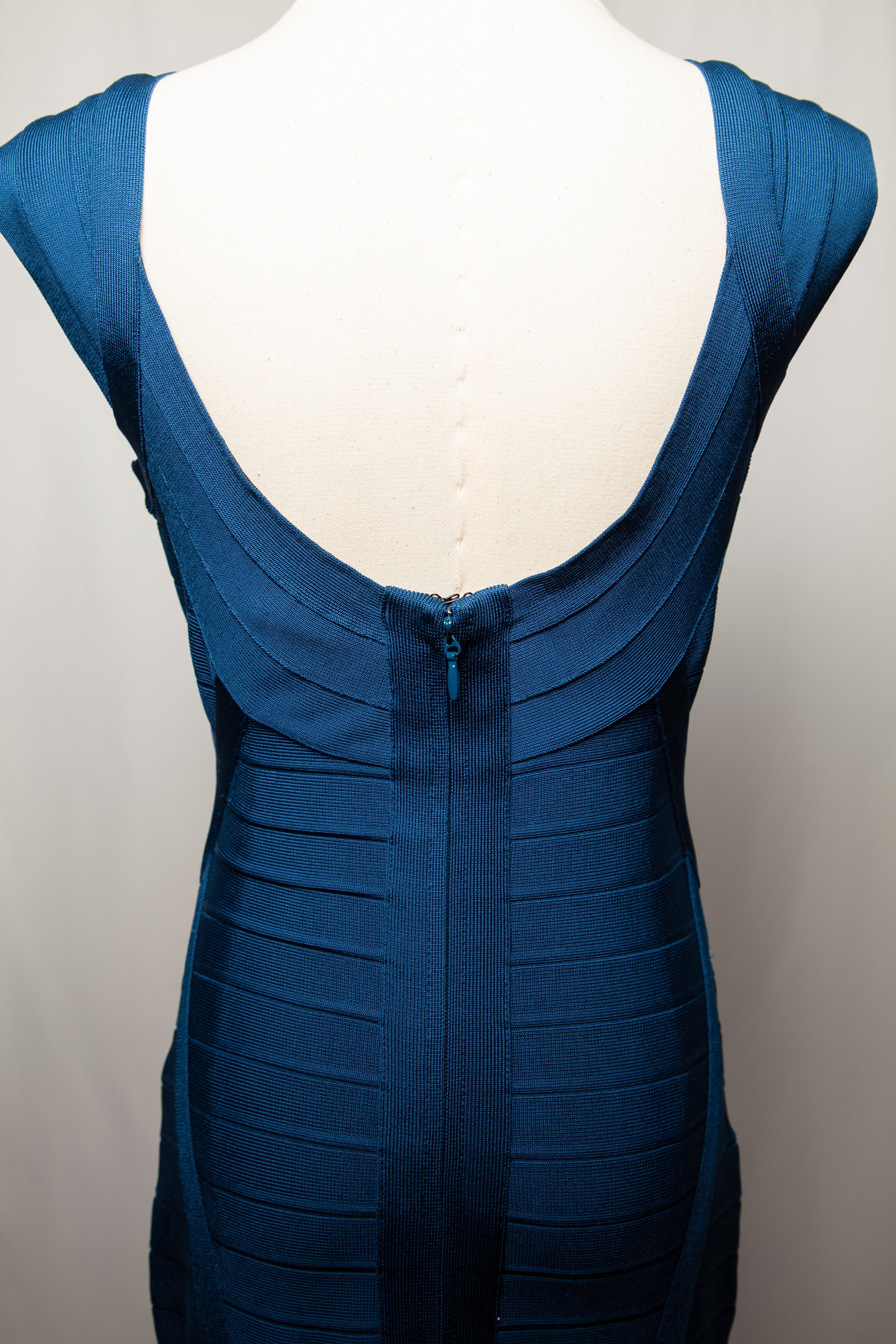 Excellent Herve Leger Blue Dress Size M Sleeveless V-Neck