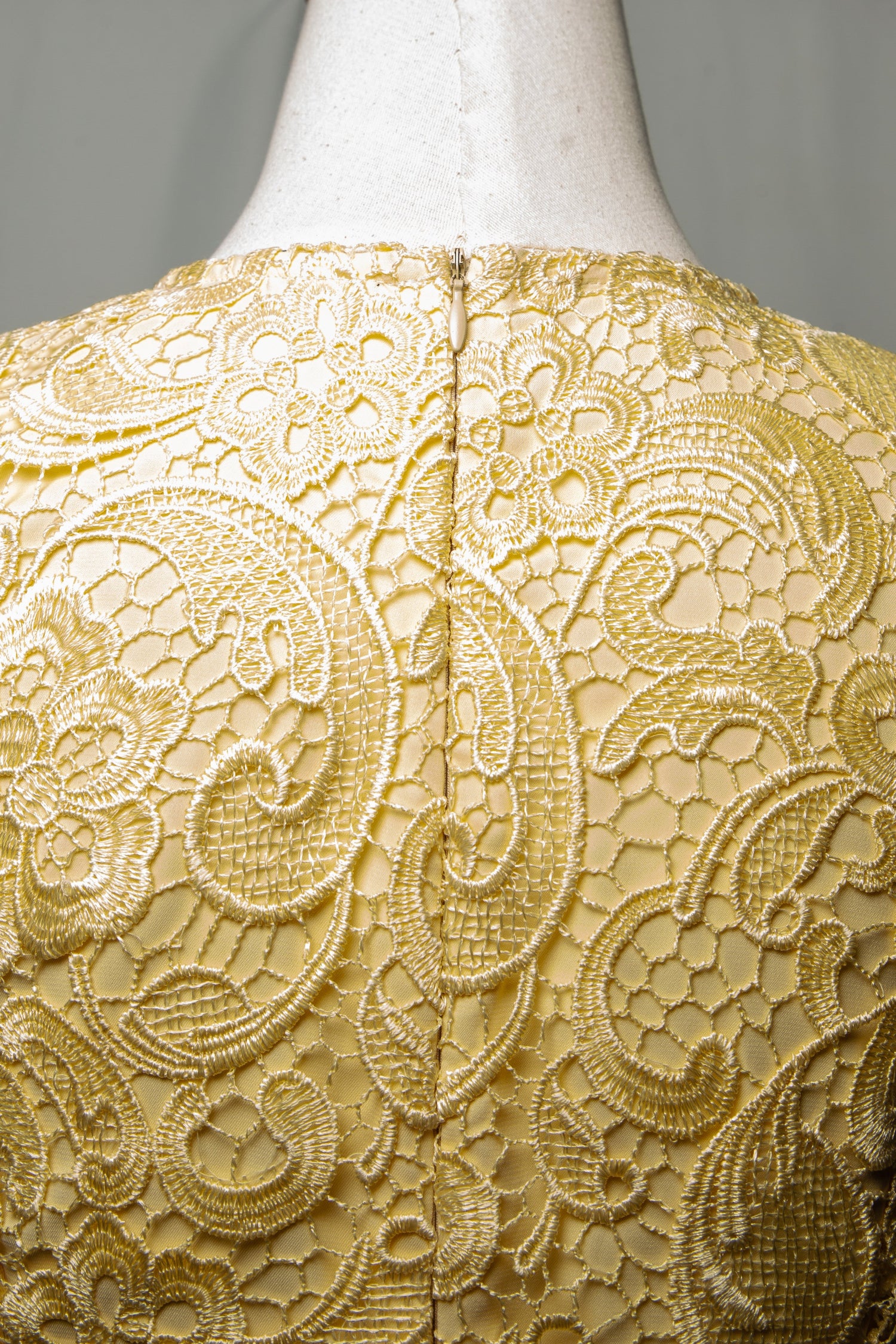 Good SLIR Yellow Lace Dress Women Size S Long Sleeve Knee-Length