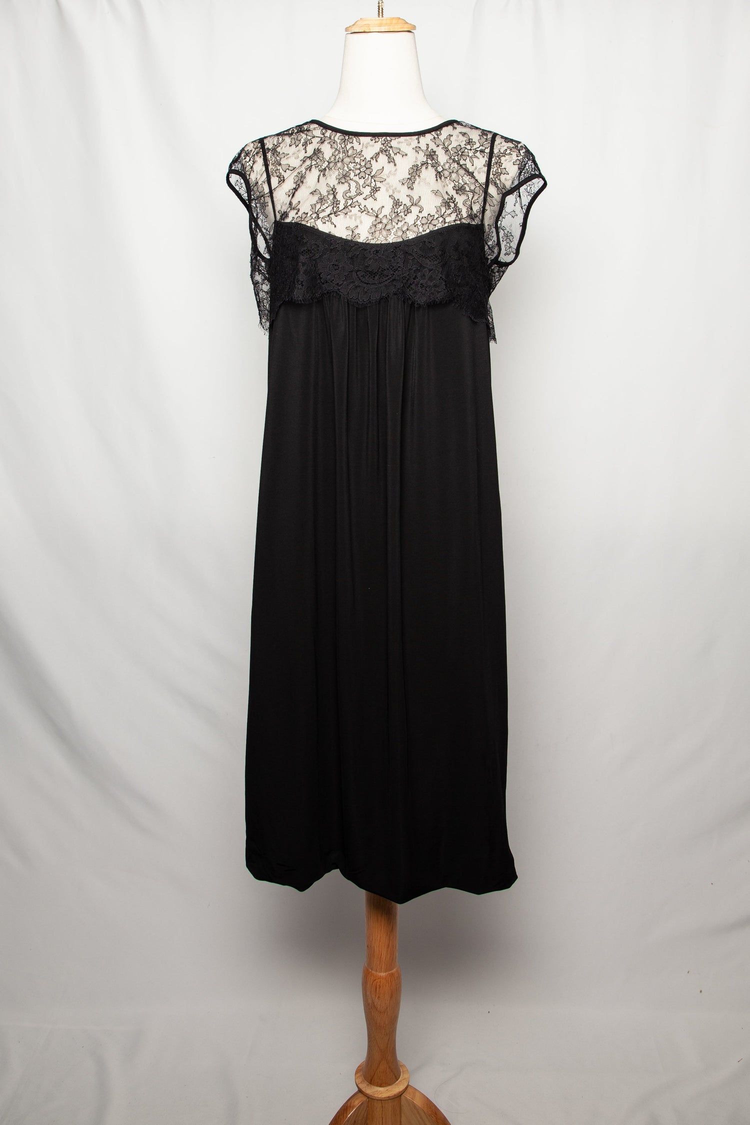 Max Mara Black Dress with Lace Details Size L in Good Condition