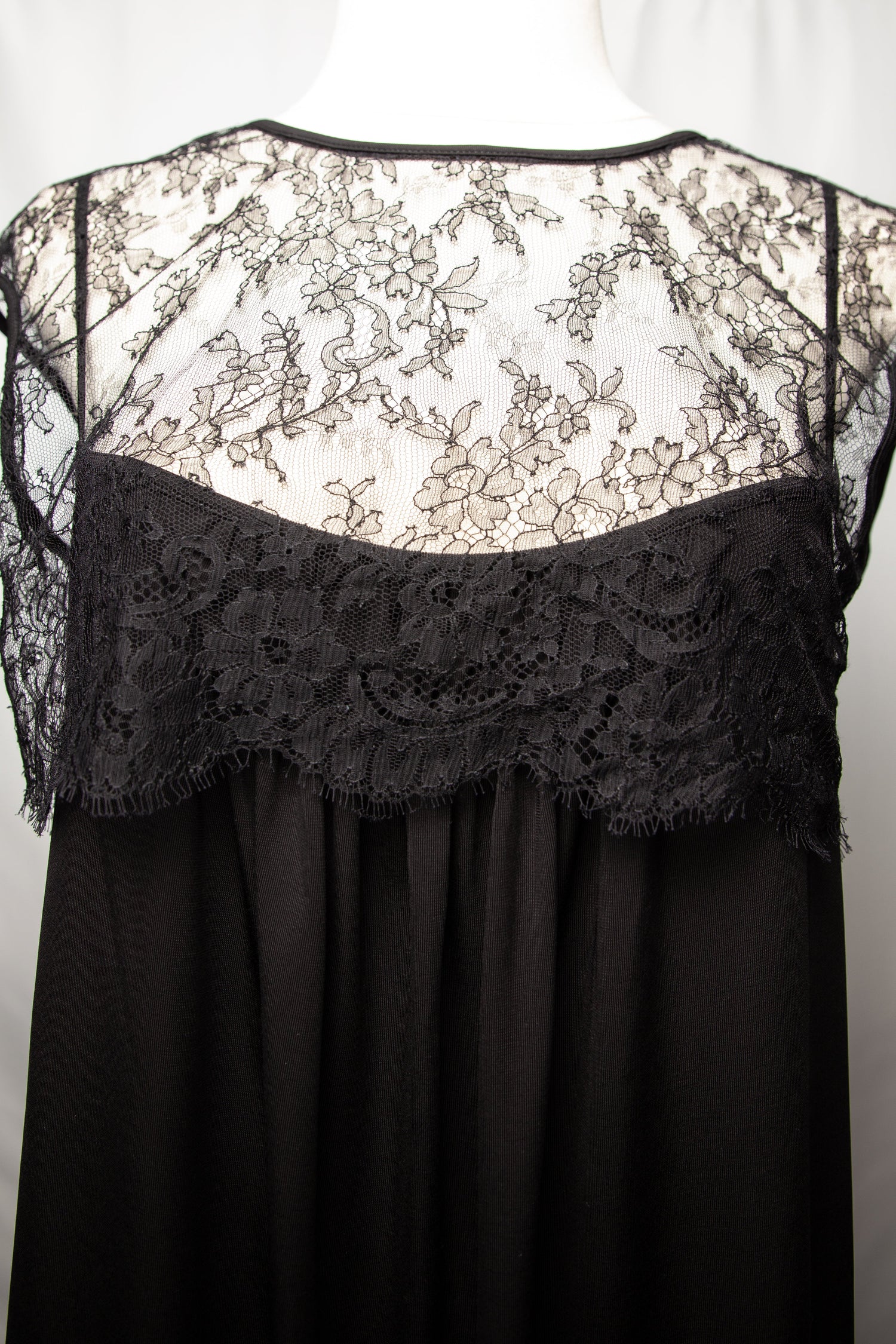 Max Mara Black Dress with Lace Details Size L in Good Condition