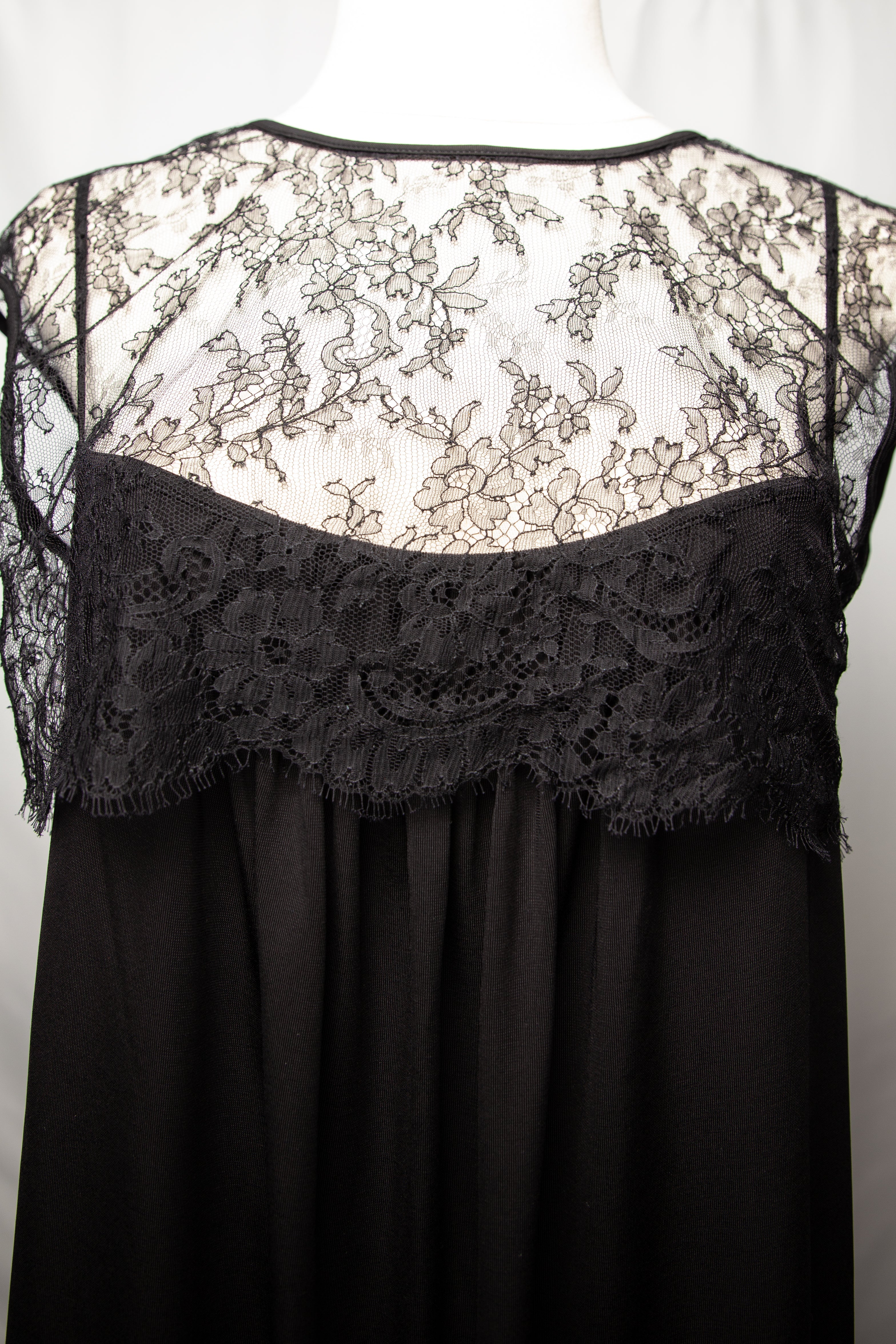 Max Mara Black Dress with Lace Details Size L in Good Condition