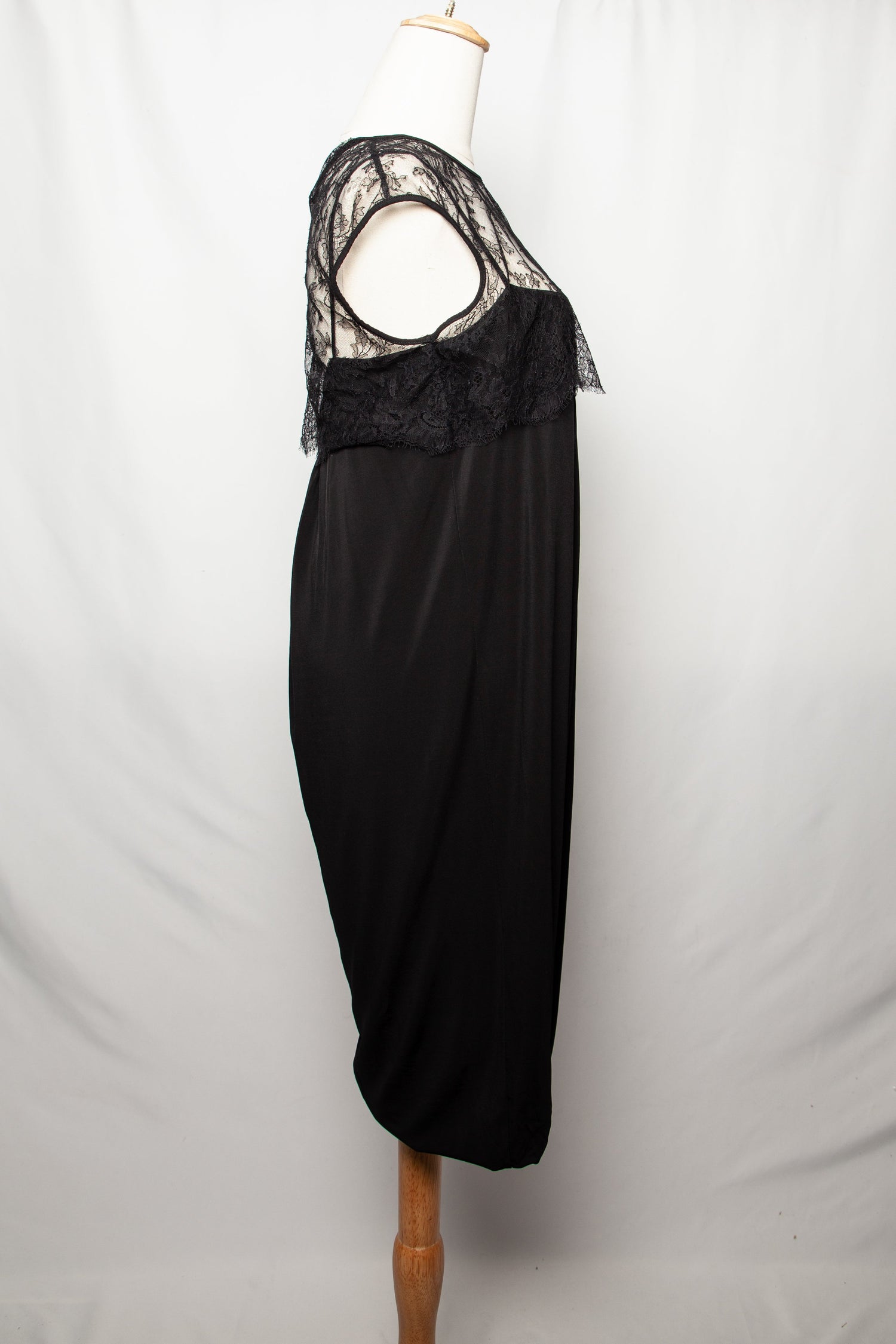 Max Mara Black Dress with Lace Details Size L in Good Condition