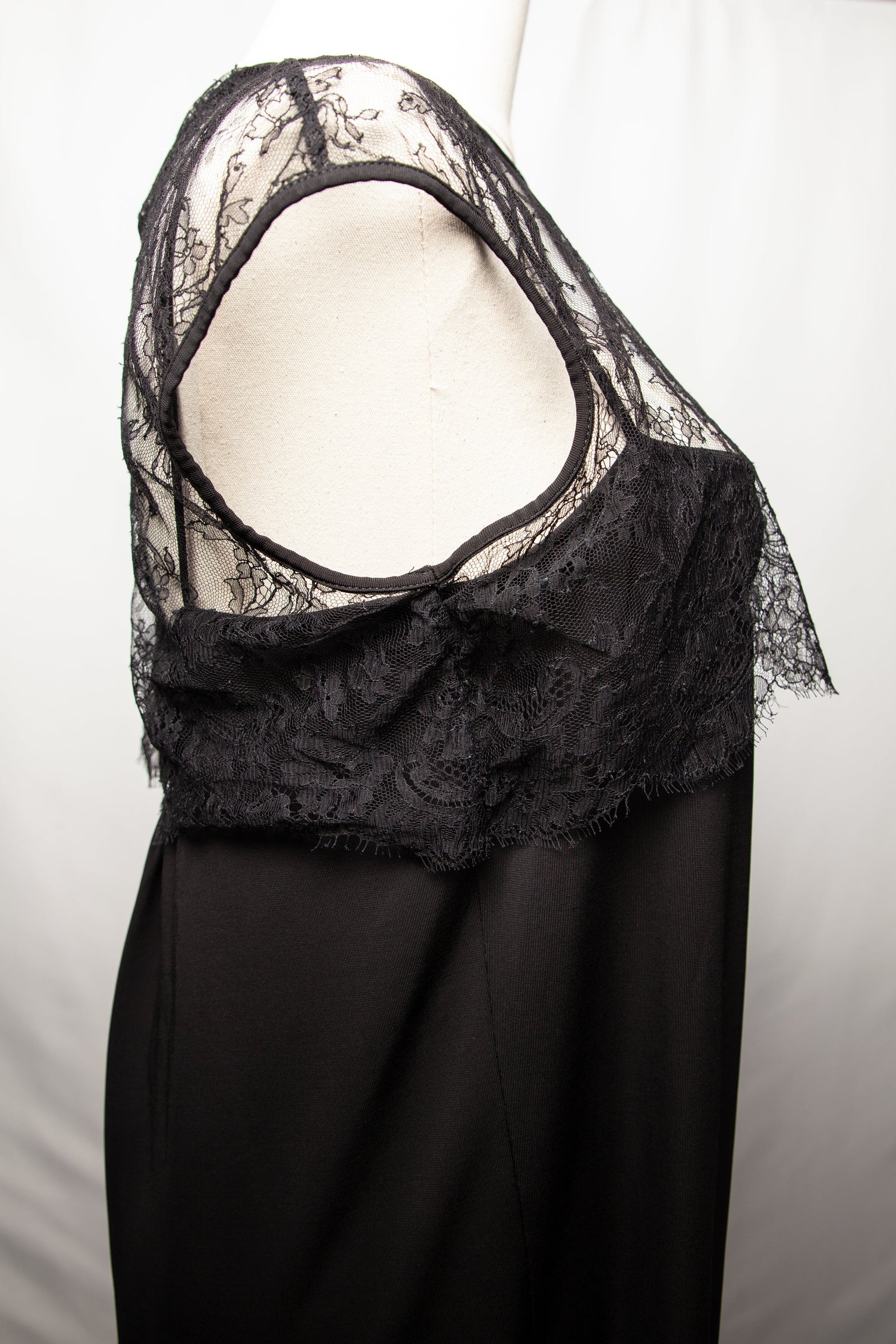 Max Mara Black Dress with Lace Details Size L in Good Condition