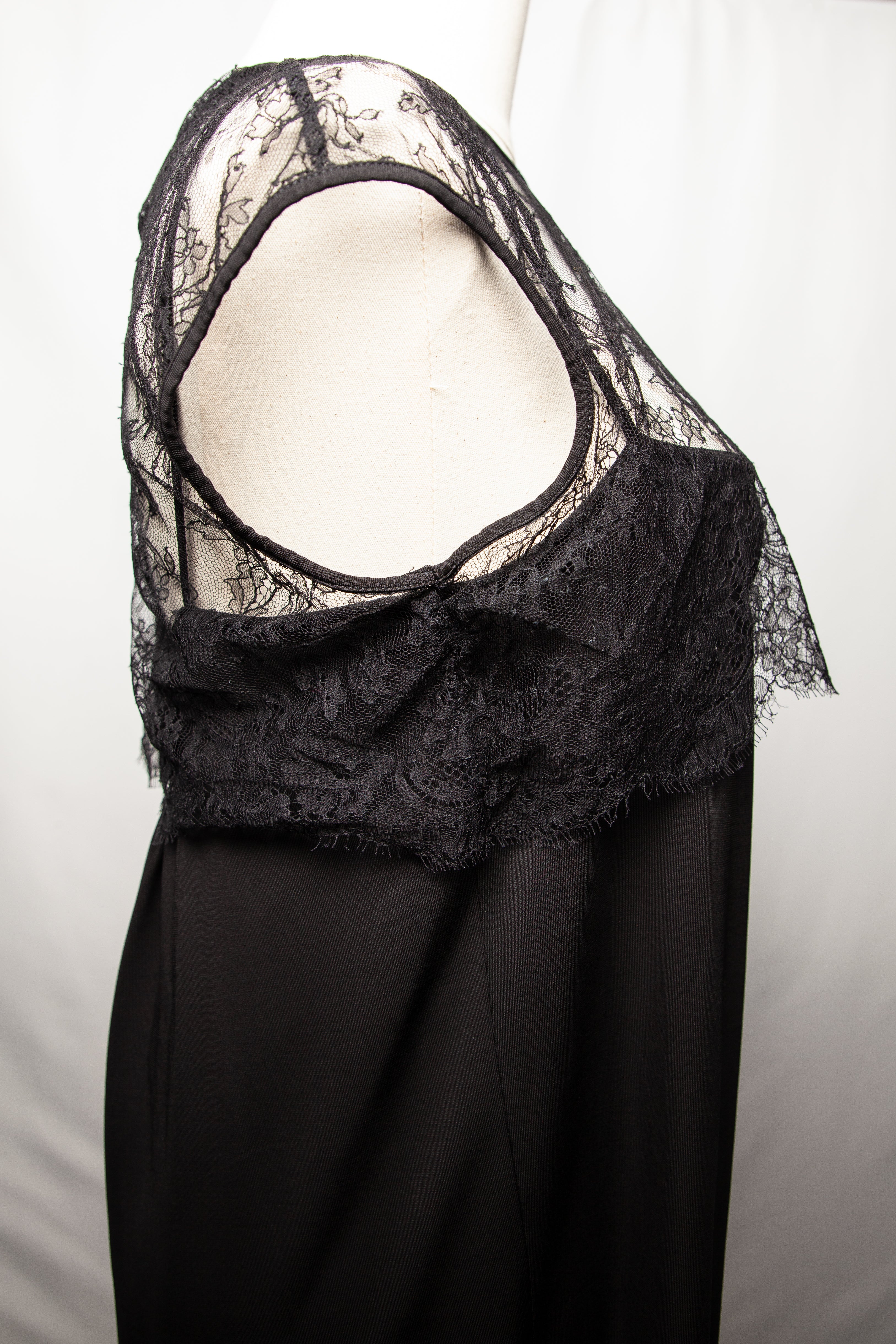 Max Mara Black Dress with Lace Details Size L in Good Condition