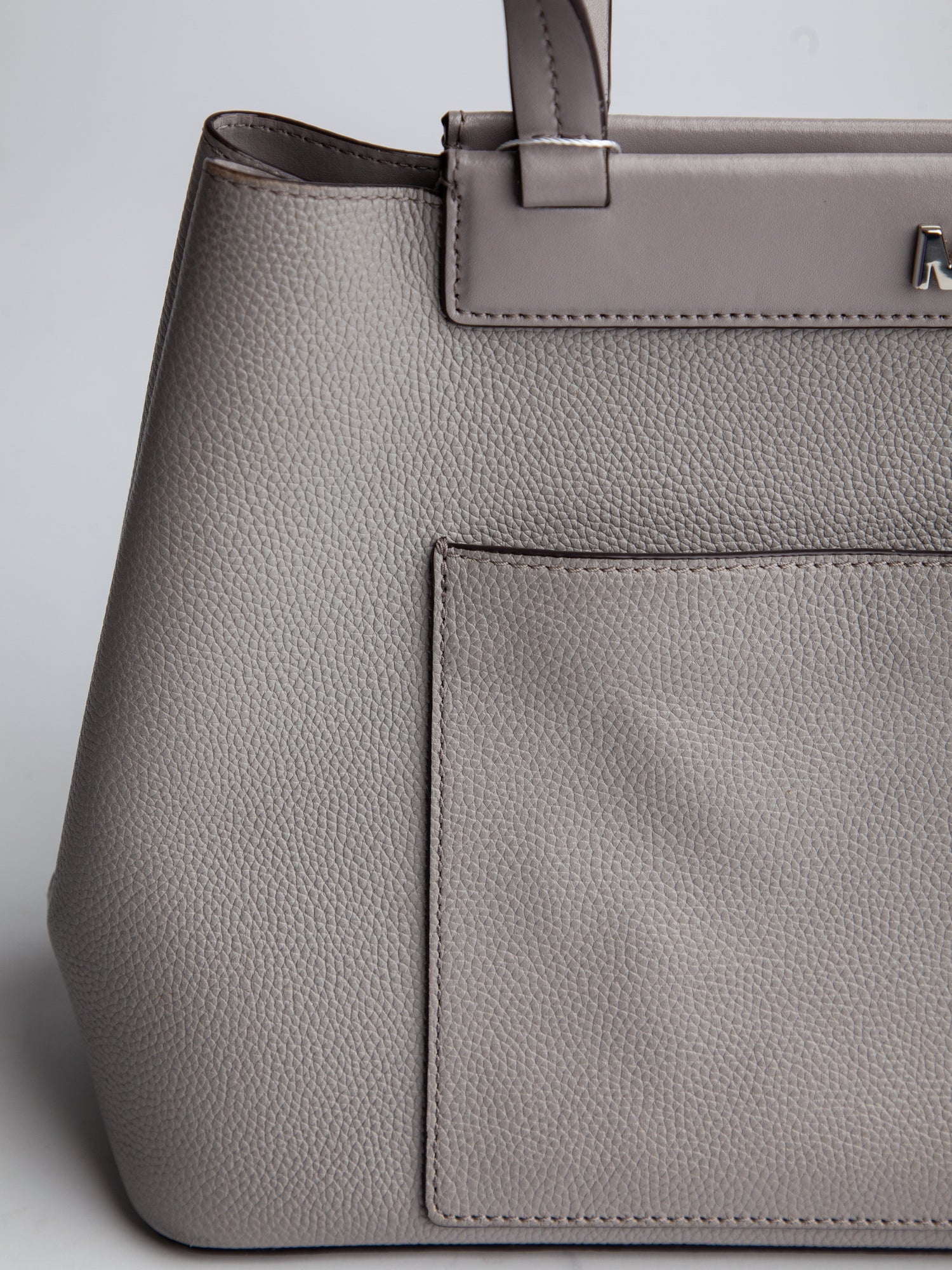 Good Michael Kors Gray Leather Handbag with Shoulder Strap