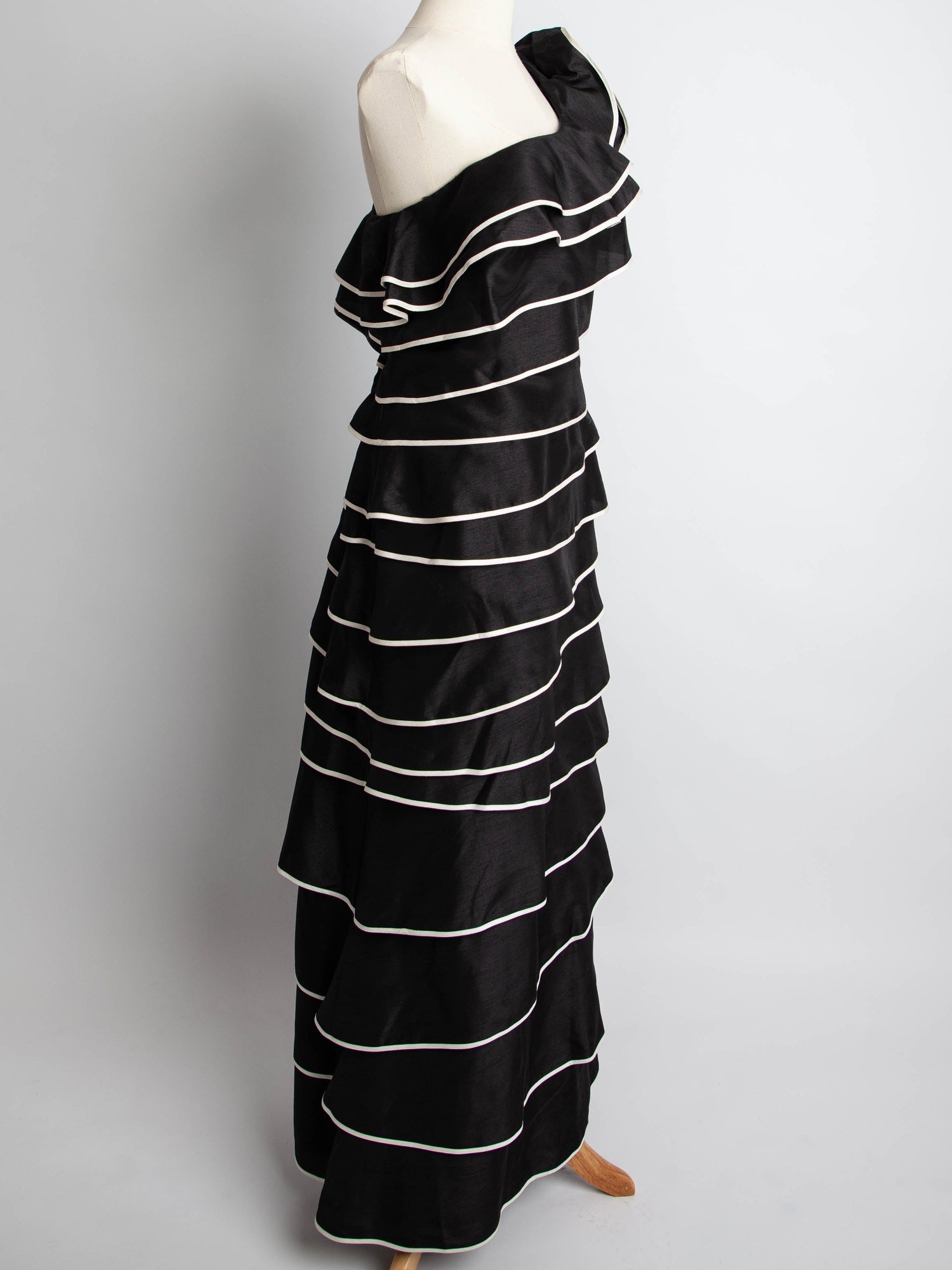 Good Pearce Fionda Black One-Shoulder Dress with Ruffles