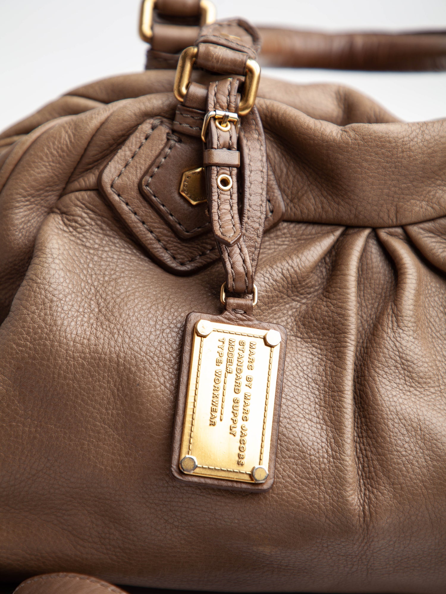 Average Marc Jacobs Green Leather Handbag with Gold Hardware