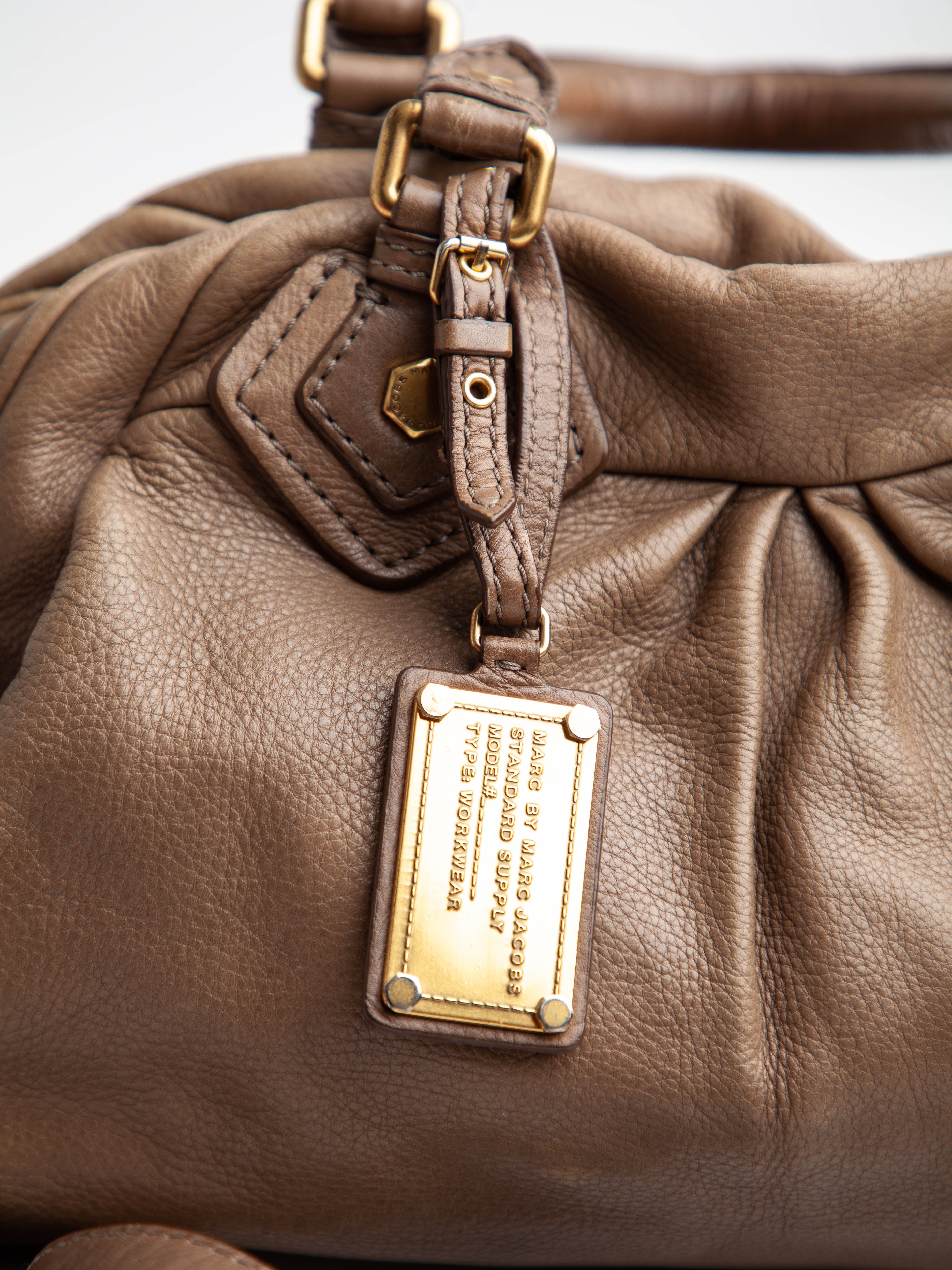 Average Marc Jacobs Green Leather Handbag with Gold Hardware