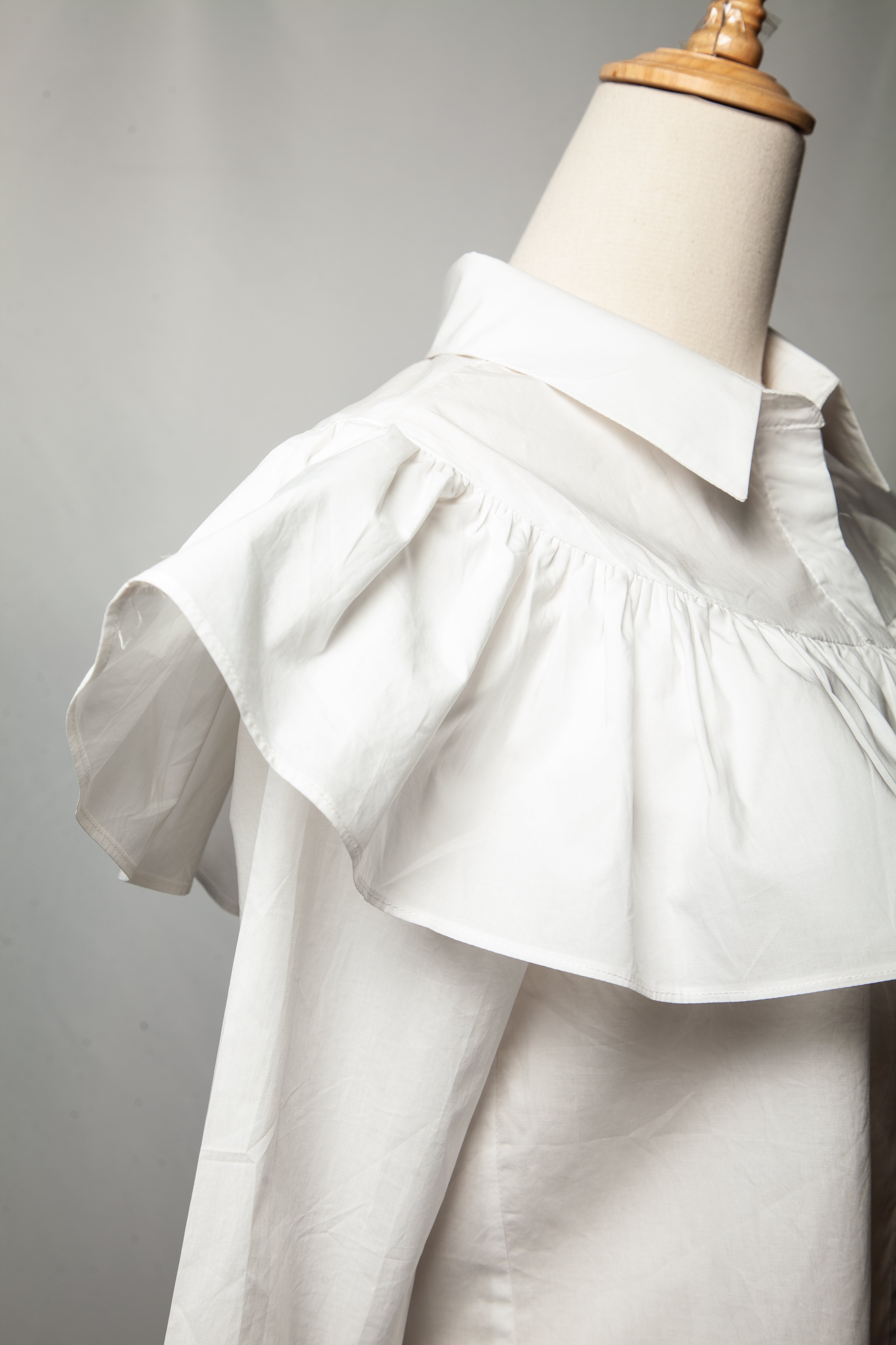 Good English Factory White Long Sleeve Blouse Size S with Ruffled Collar