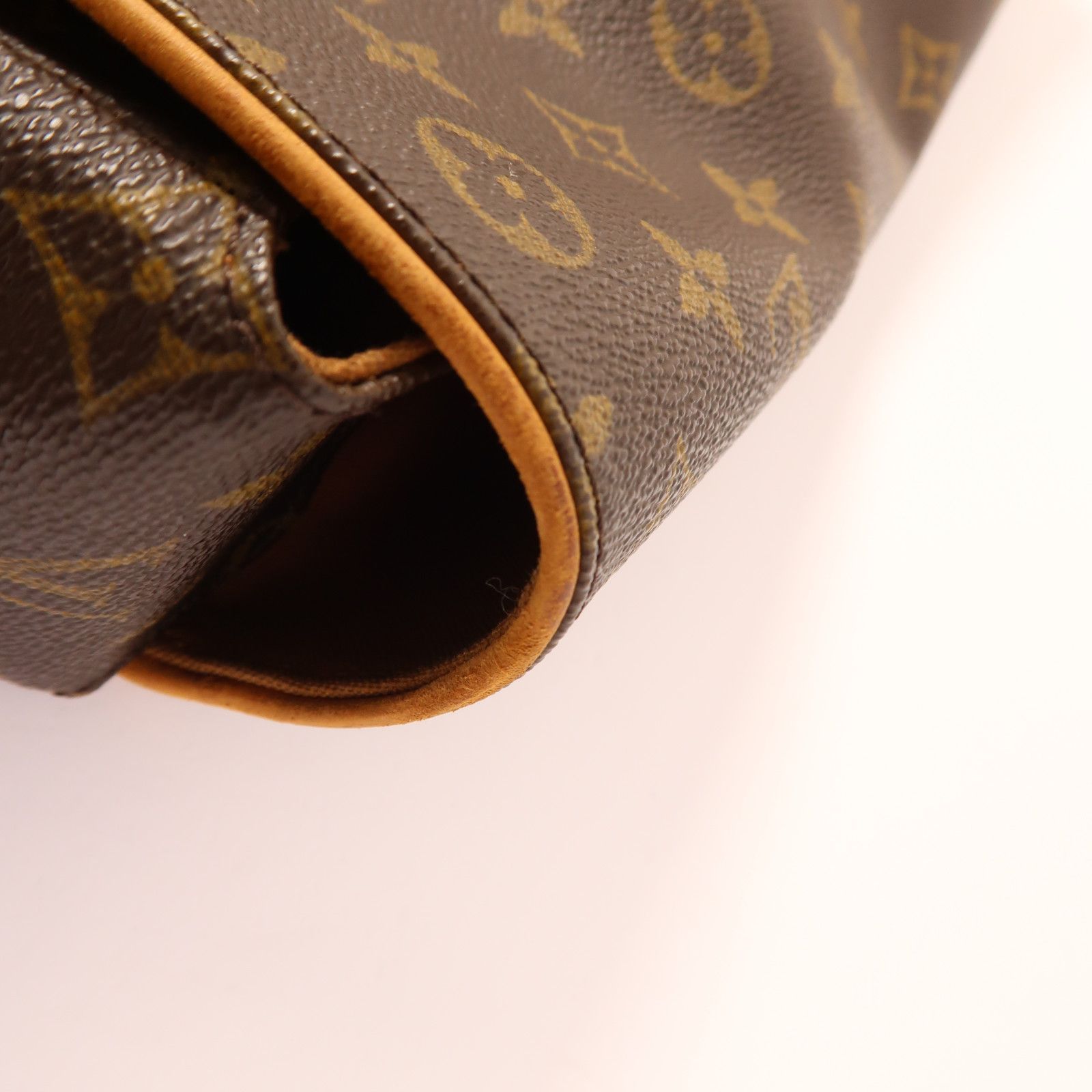 Louis Vuitton Abbesses Messenger, Monogram