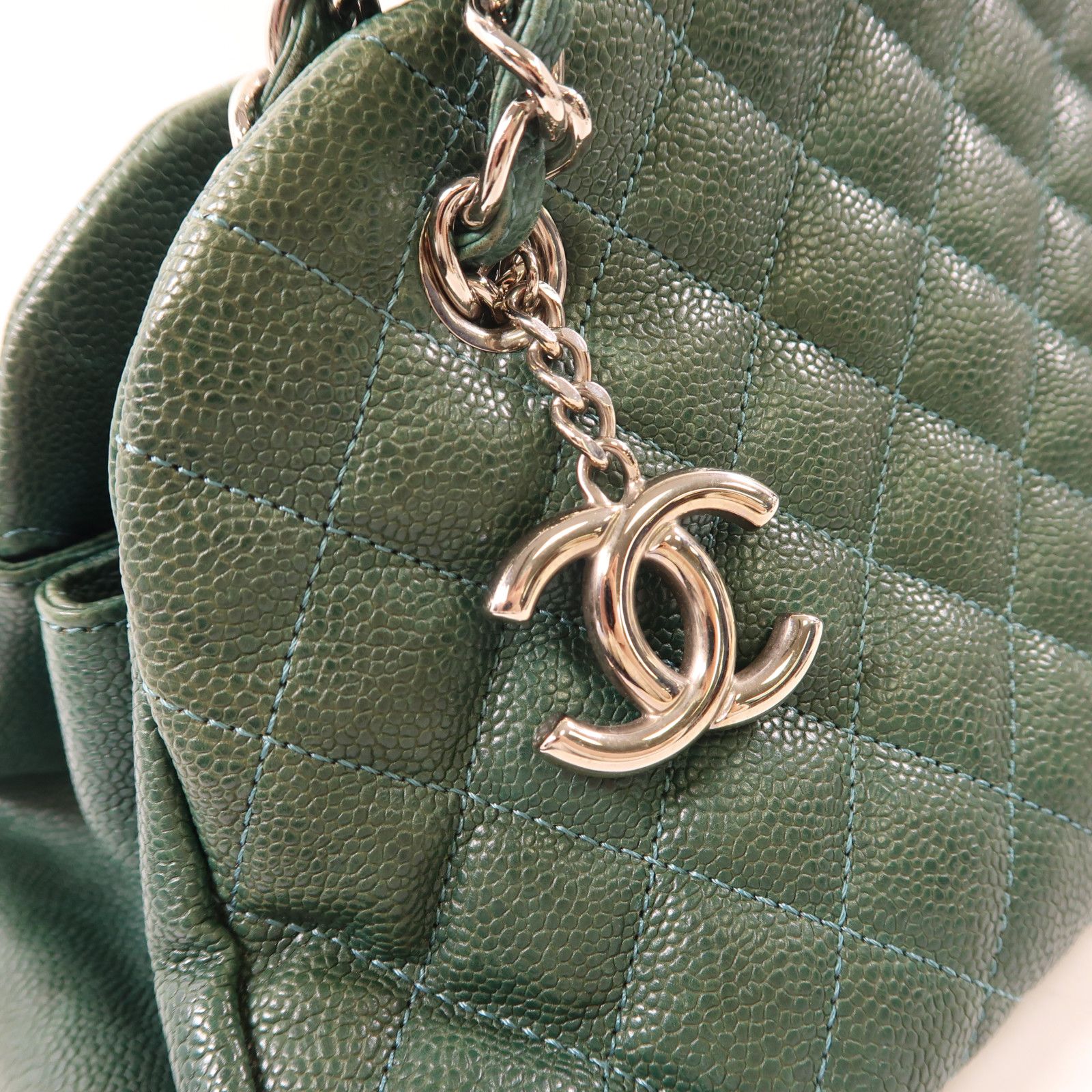 Chanel Green Cowhide Leather Chain Shoulder Silver Chain Shoulder Back Bag Calfskin (cowhide)
