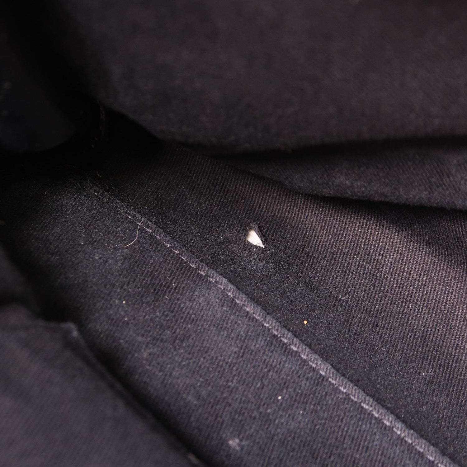 Saint Laurent Cowhide Leather Hand Bag Black Calfskin (cowhide) Ars 647168