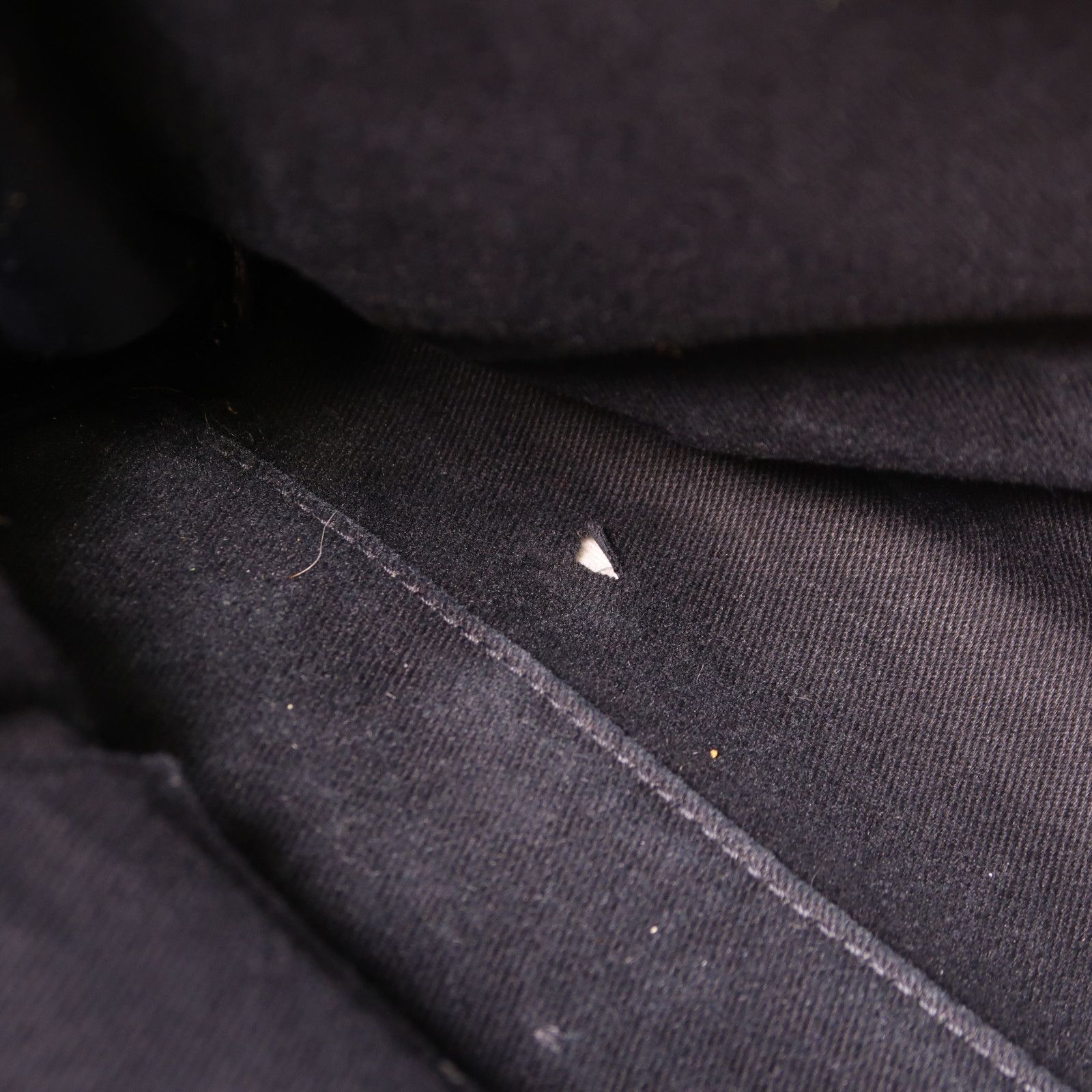 Saint Laurent Cowhide Leather Hand Bag Black Calfskin (cowhide) Ars 647168