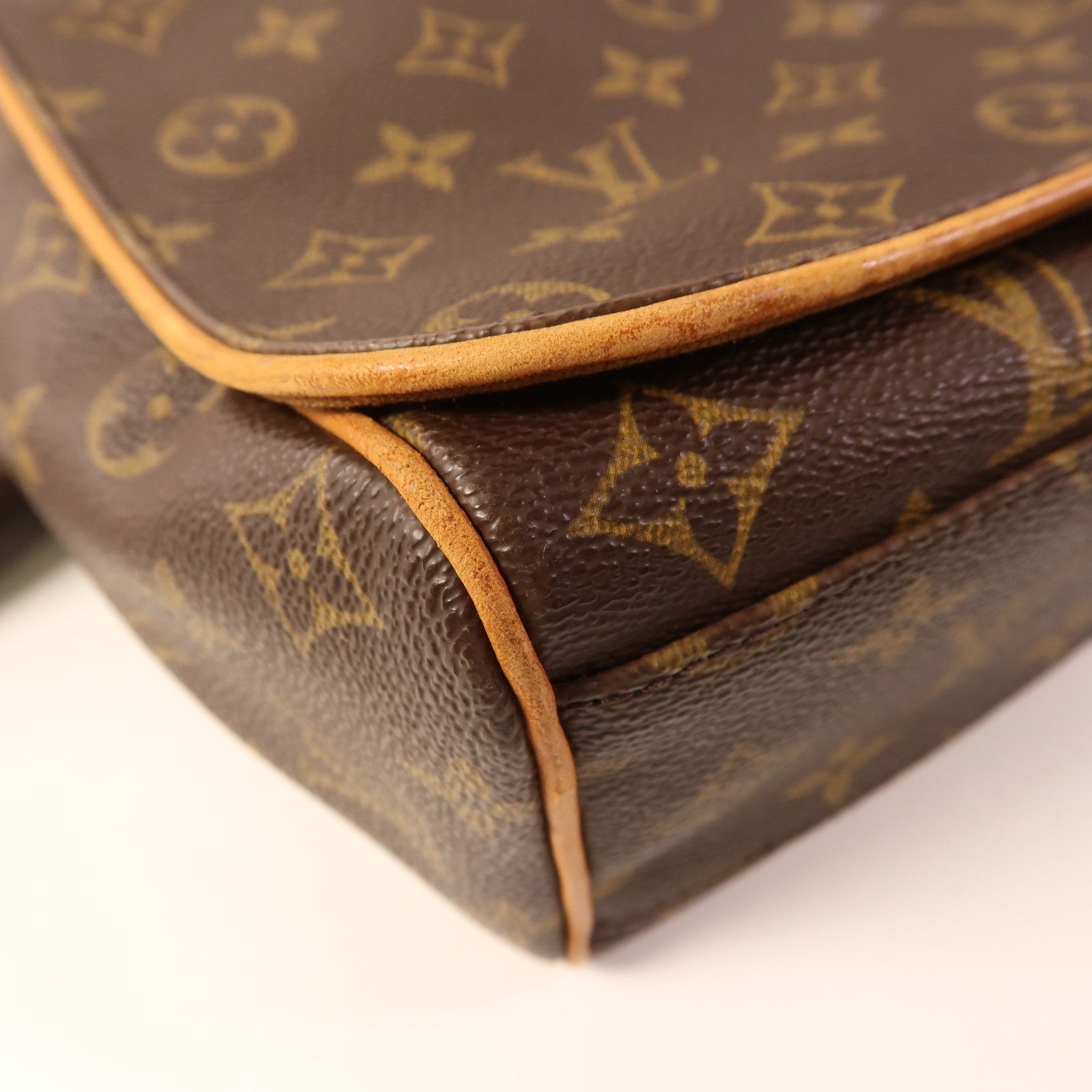Louis Vuitton Abbesses Messenger, Monogram