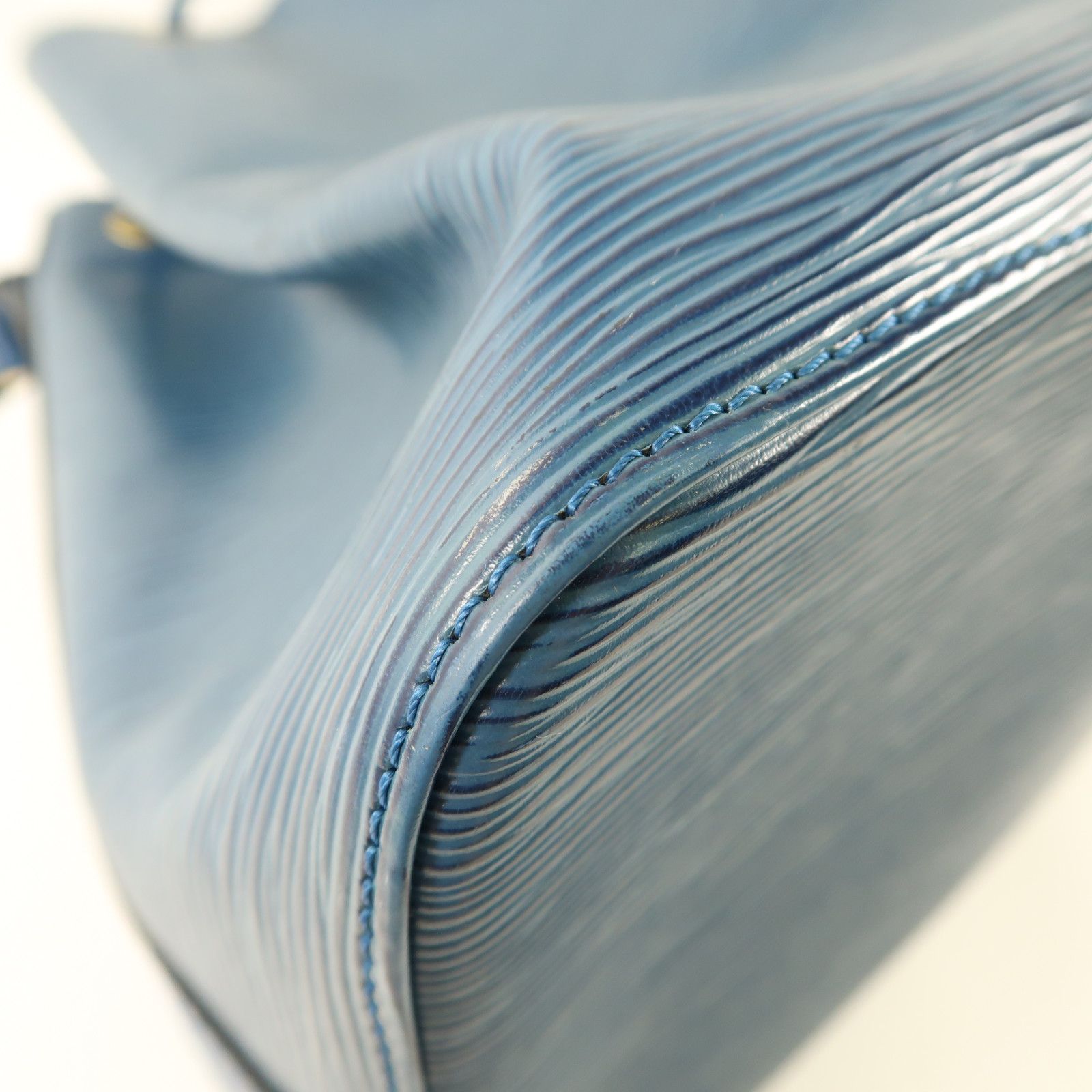 Louis Vuitton Epi Petit Noe Gold Buckle Shoulder Bag Blue Toledo Blue Shoulder Bag M 44107