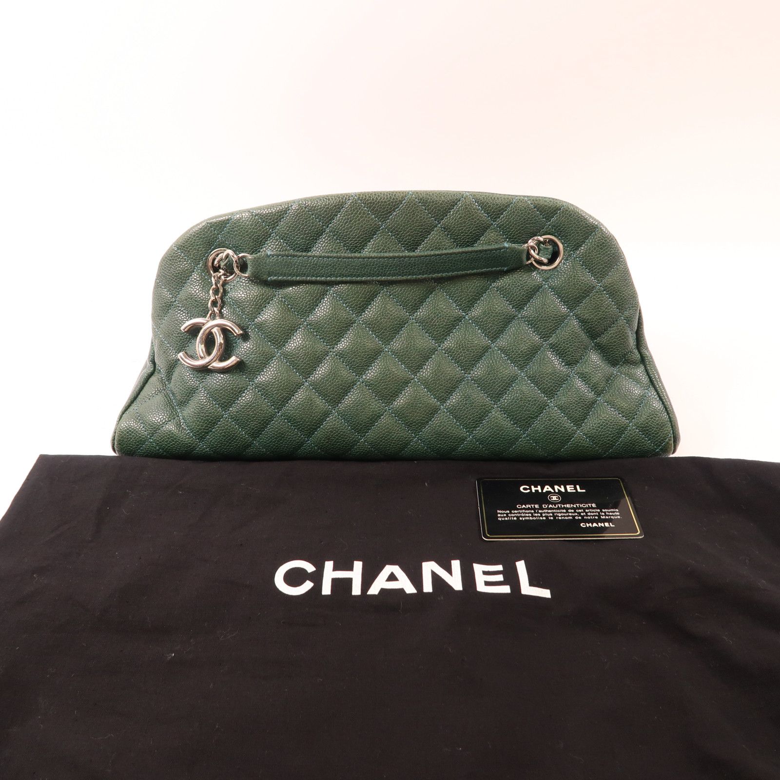 Chanel Green Cowhide Leather Chain Shoulder Silver Chain Shoulder Back Bag Calfskin (cowhide)