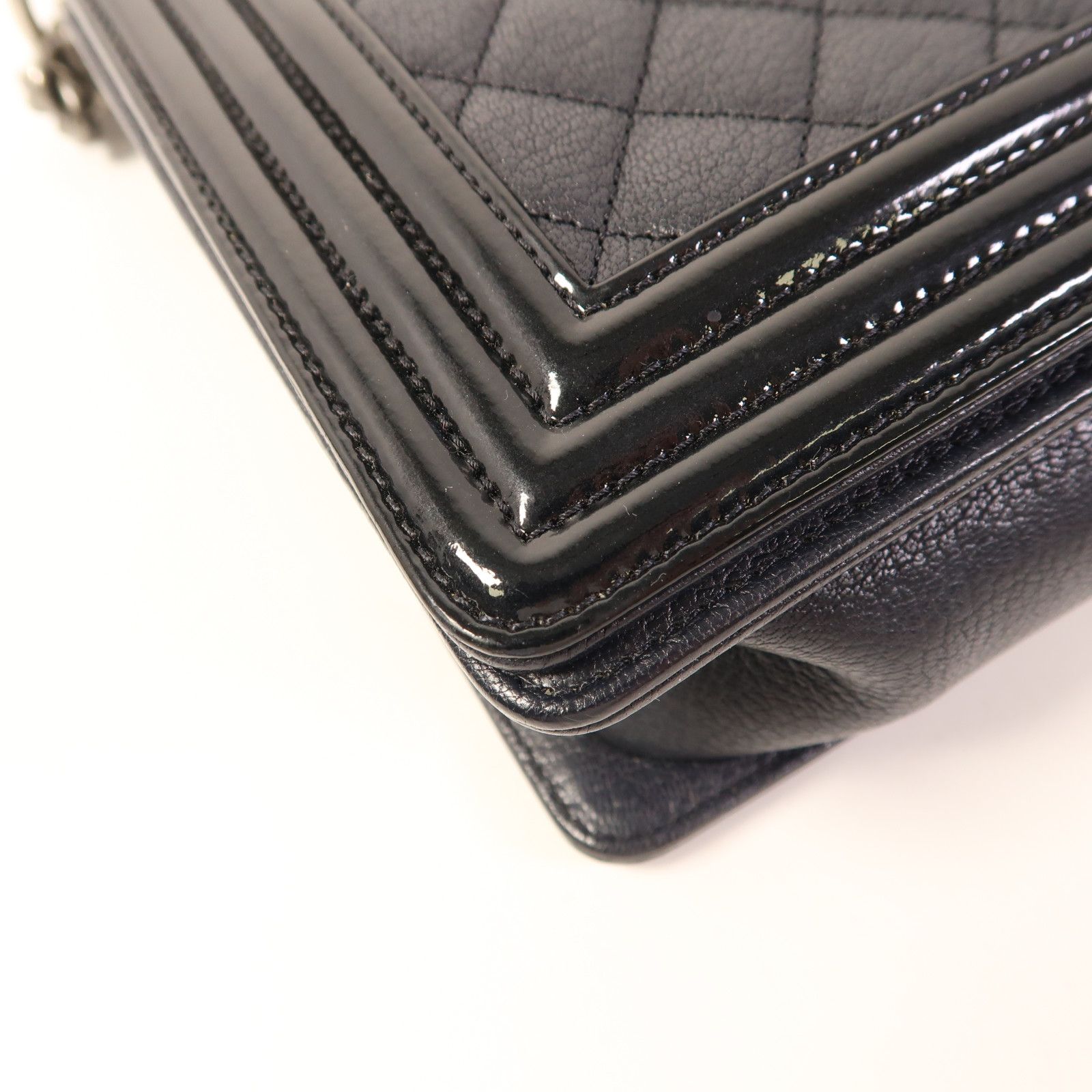 Chanel Black Cowhide Leather Crossbody Back Bag Calfskin (cowhide) Boy 28