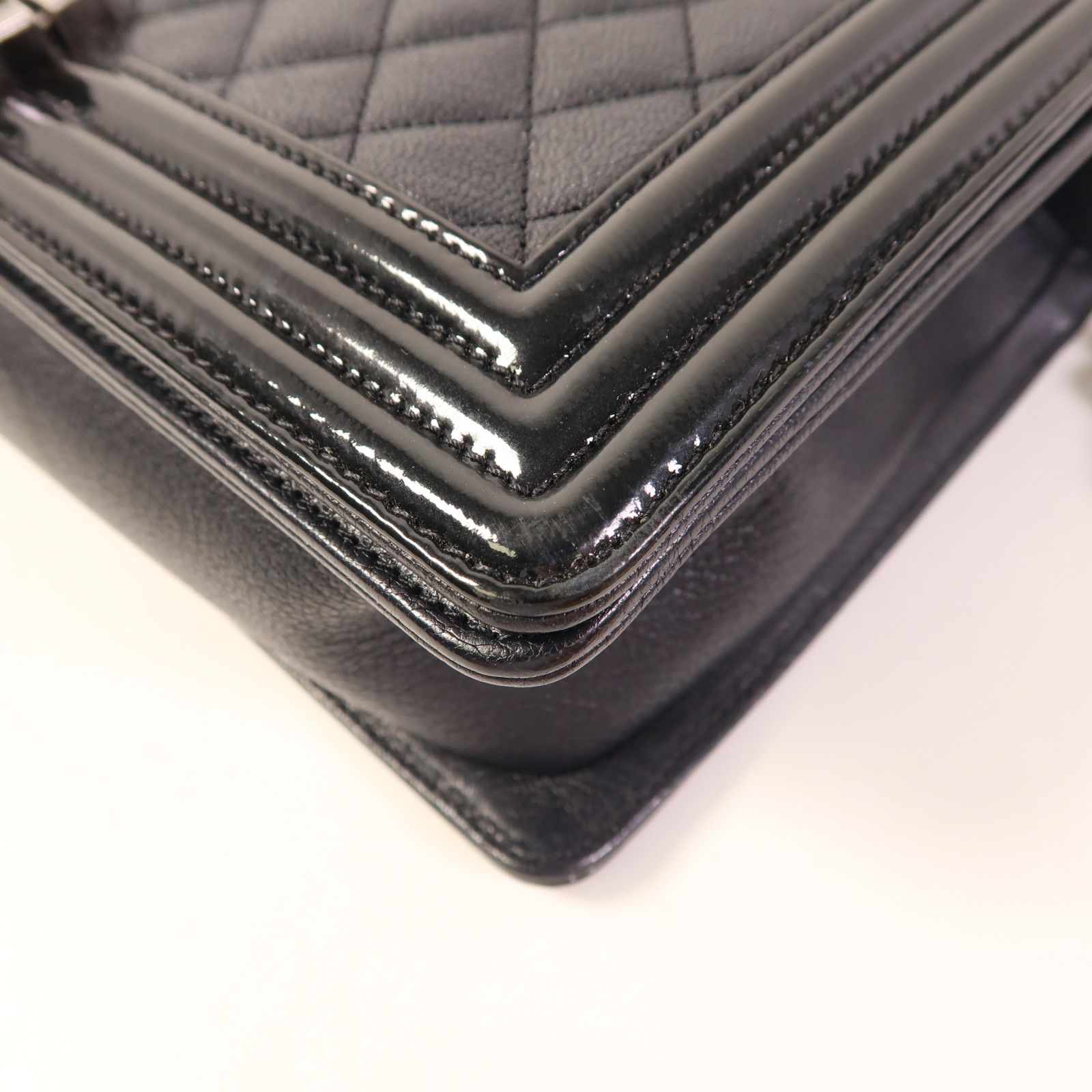 Chanel Black Cowhide Leather Crossbody Back Bag Calfskin (cowhide) Boy 28