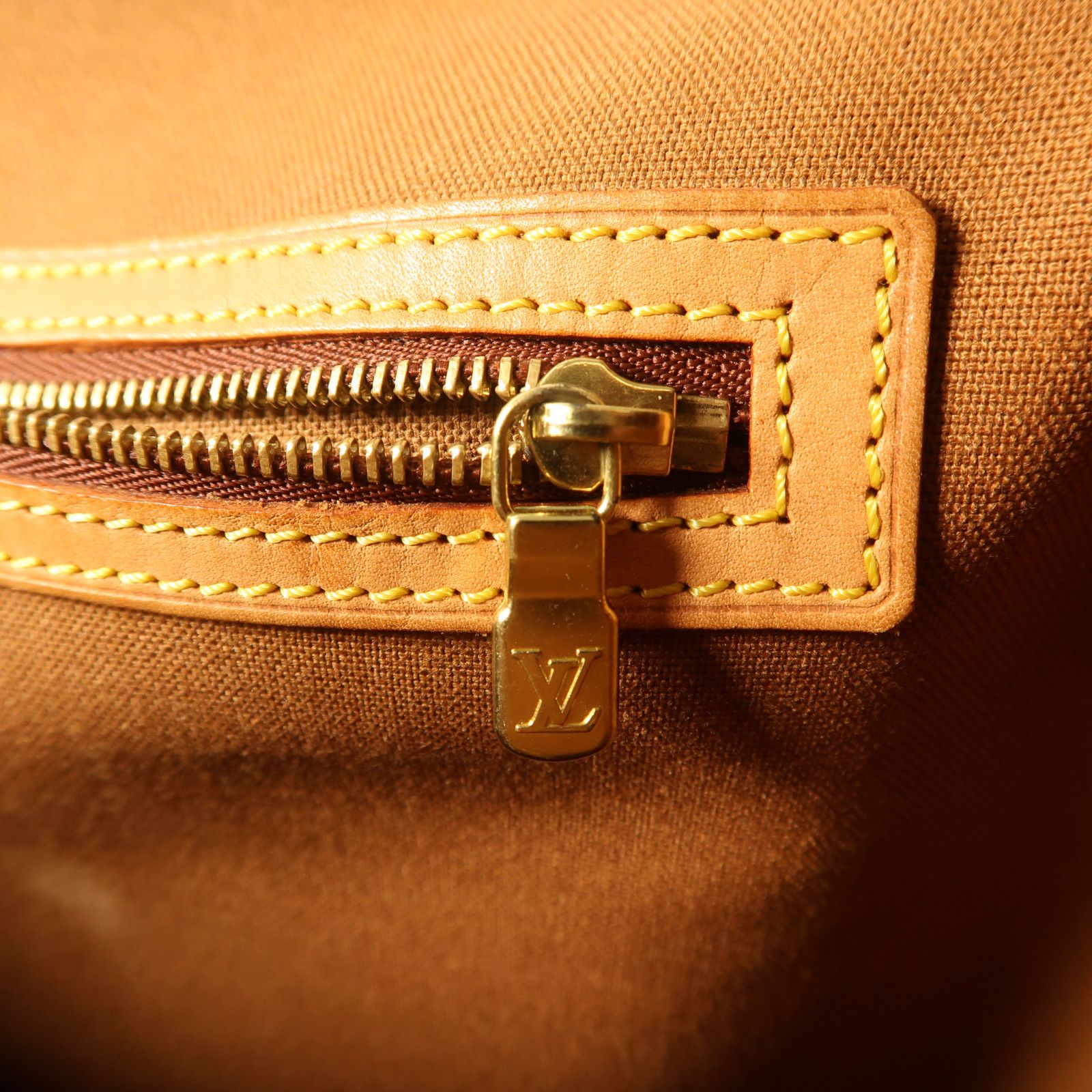 Louis Vuitton Abbesses Messenger, Monogram