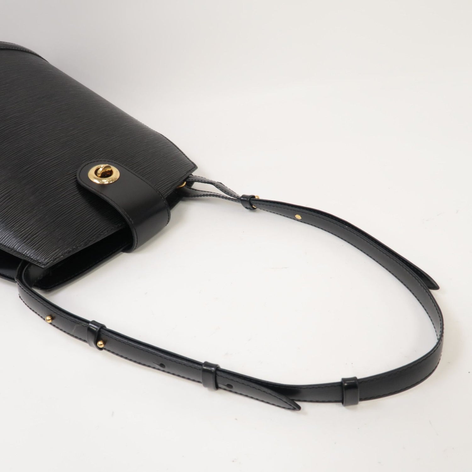 Louis Vuitton Epi Cluny Gold Shoulder Bag Black Black Shoulder Bag M 52252