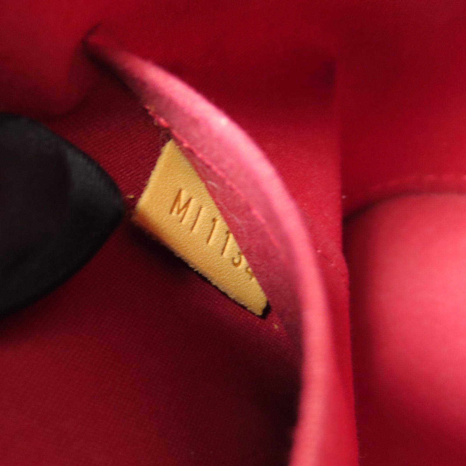 Louis Vuitton Vernis Alma Bb Gold Hand-rolled Shoulder Bag Red Red 2way Shoulder Bag M 91606