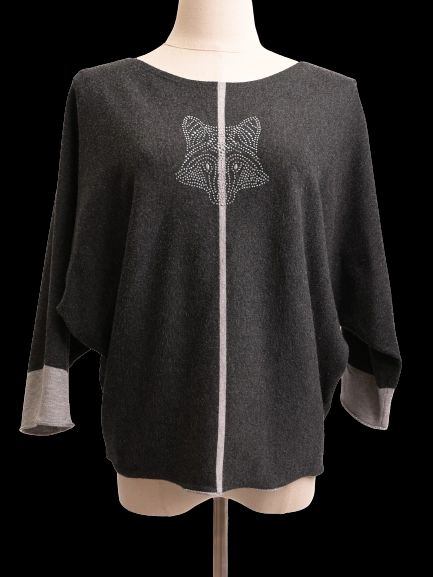 EXCELLENT Laurel Gray Sweater Size S with Rhinestone Animal Design