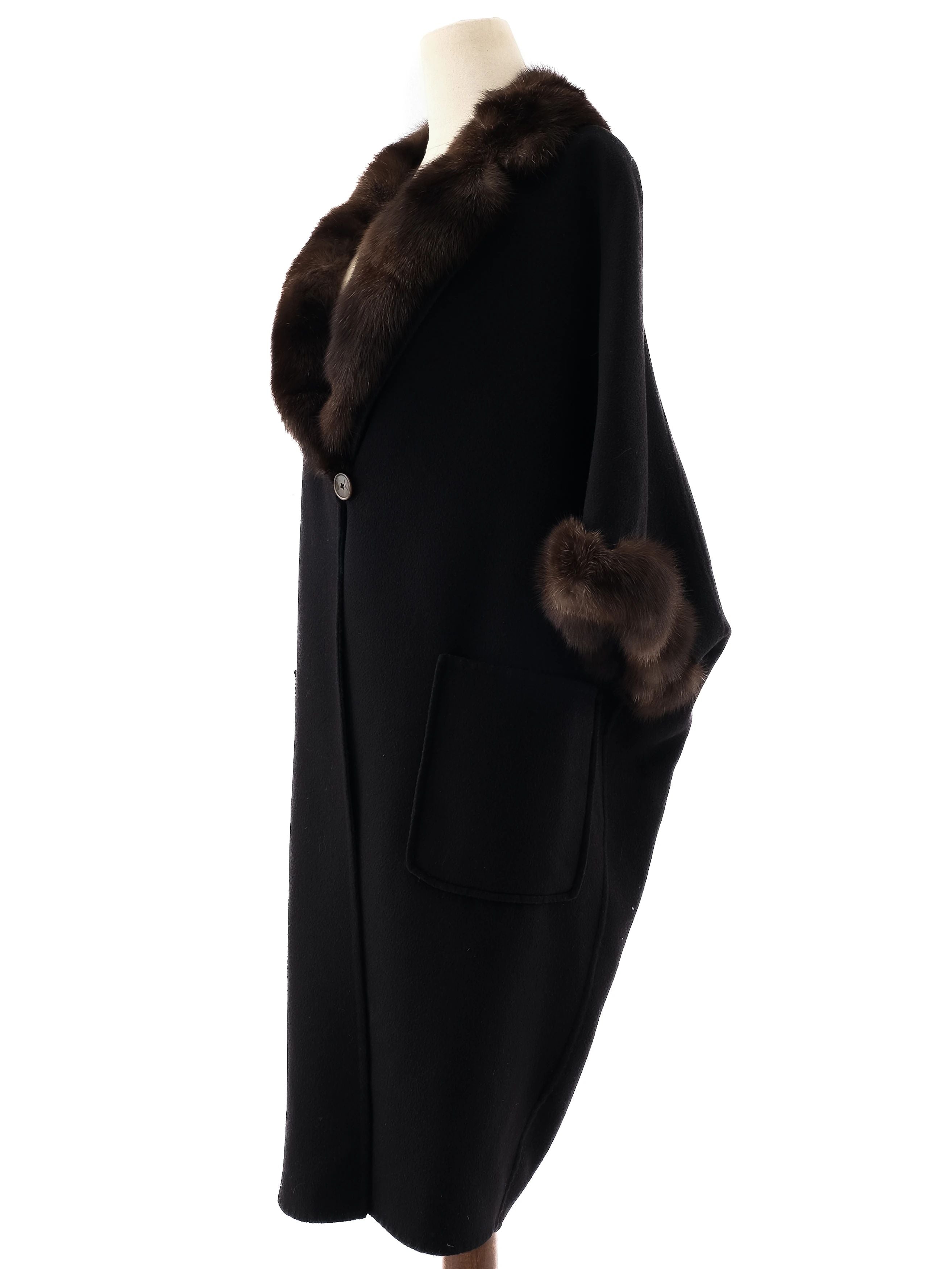 Perfect Loro Piana Black Cashmere Wool Coat with Fur Collar Size M