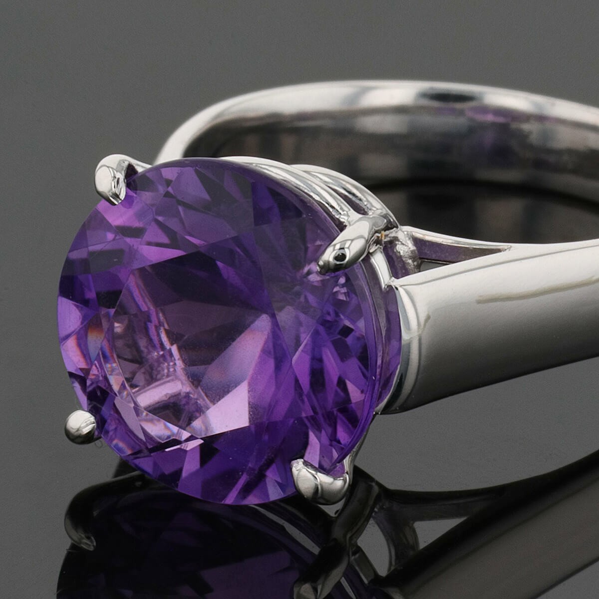 Amethyst and gold ring