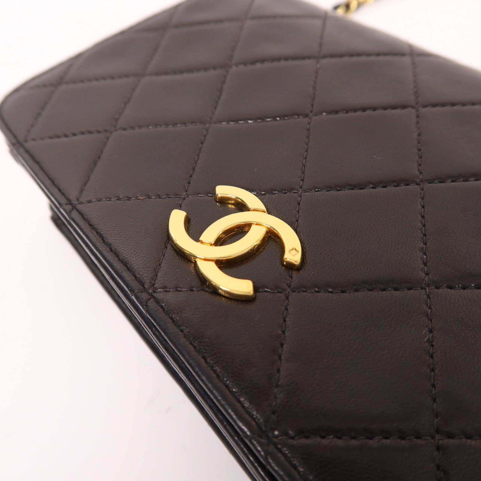 Chanel Black Sheepskin Leather Vintage Chain Shoulder Golden Chain Shoulder Back Bag Lambskin (sheep