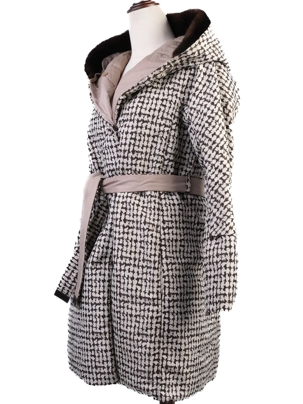 Excellent Max Mara Quilted Beige Coat with Hood & Patterned Lining