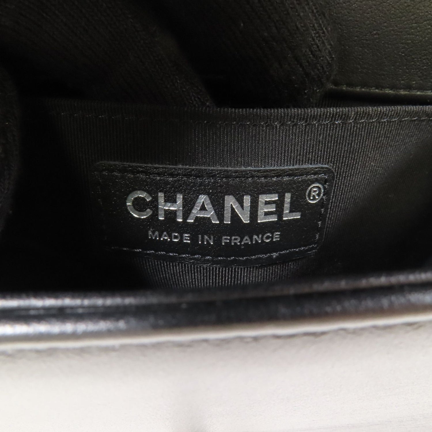 Chanel Black Cowhide Leather Boy 20 Cross Shoulder Bag Calfskin (cowhide) A 67085
