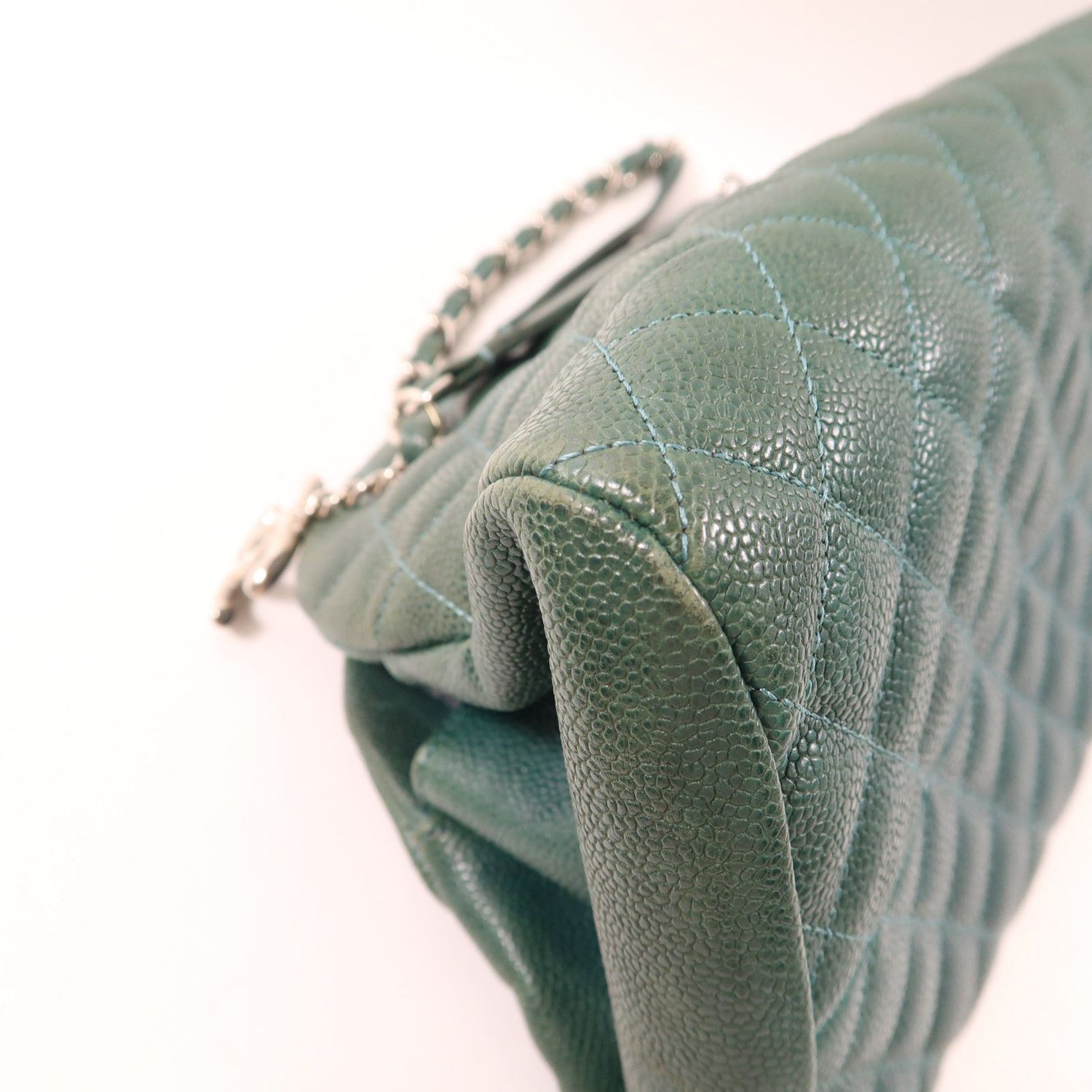 Chanel Green Cowhide Leather Chain Shoulder Silver Chain Shoulder Back Bag Calfskin (cowhide)