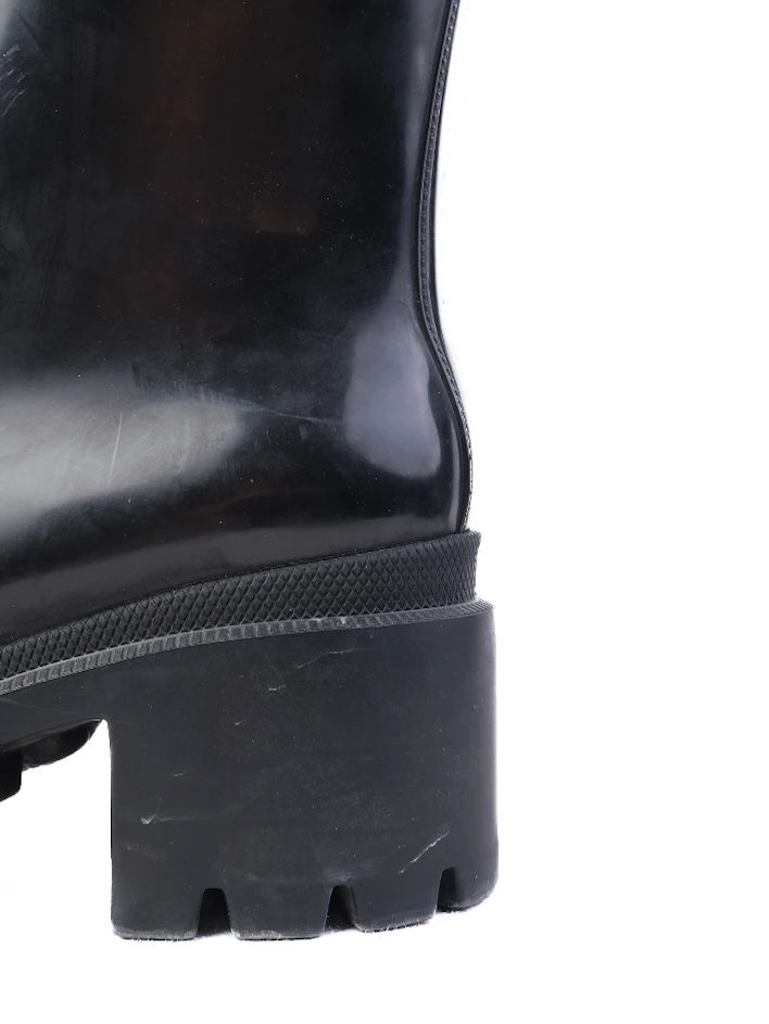 Excellent Gucci Black Knee-High Platform Boots with Gold Buckle Detail