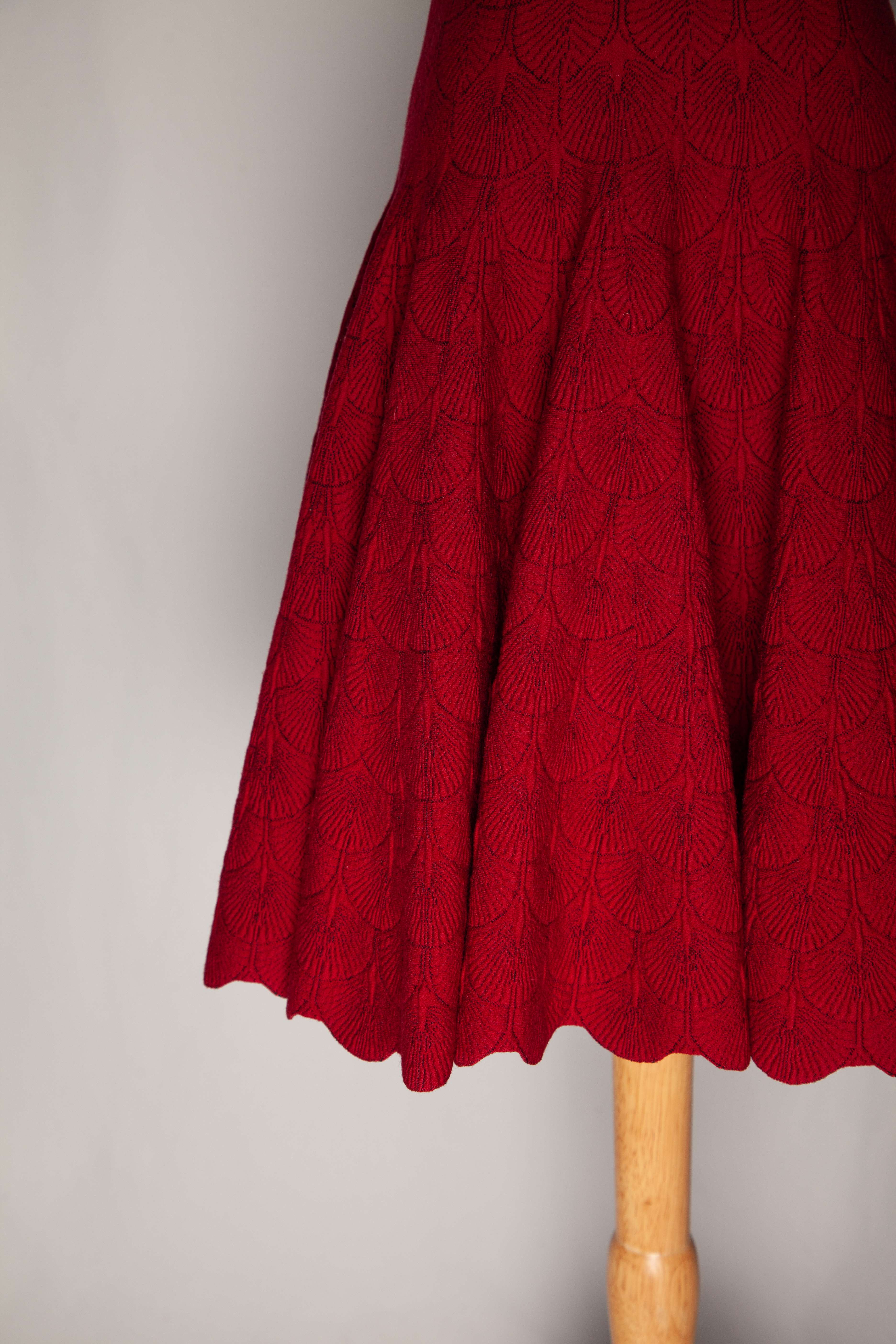 Excellent Alaia Red Cashmere Wool Dress with Scalloped Details