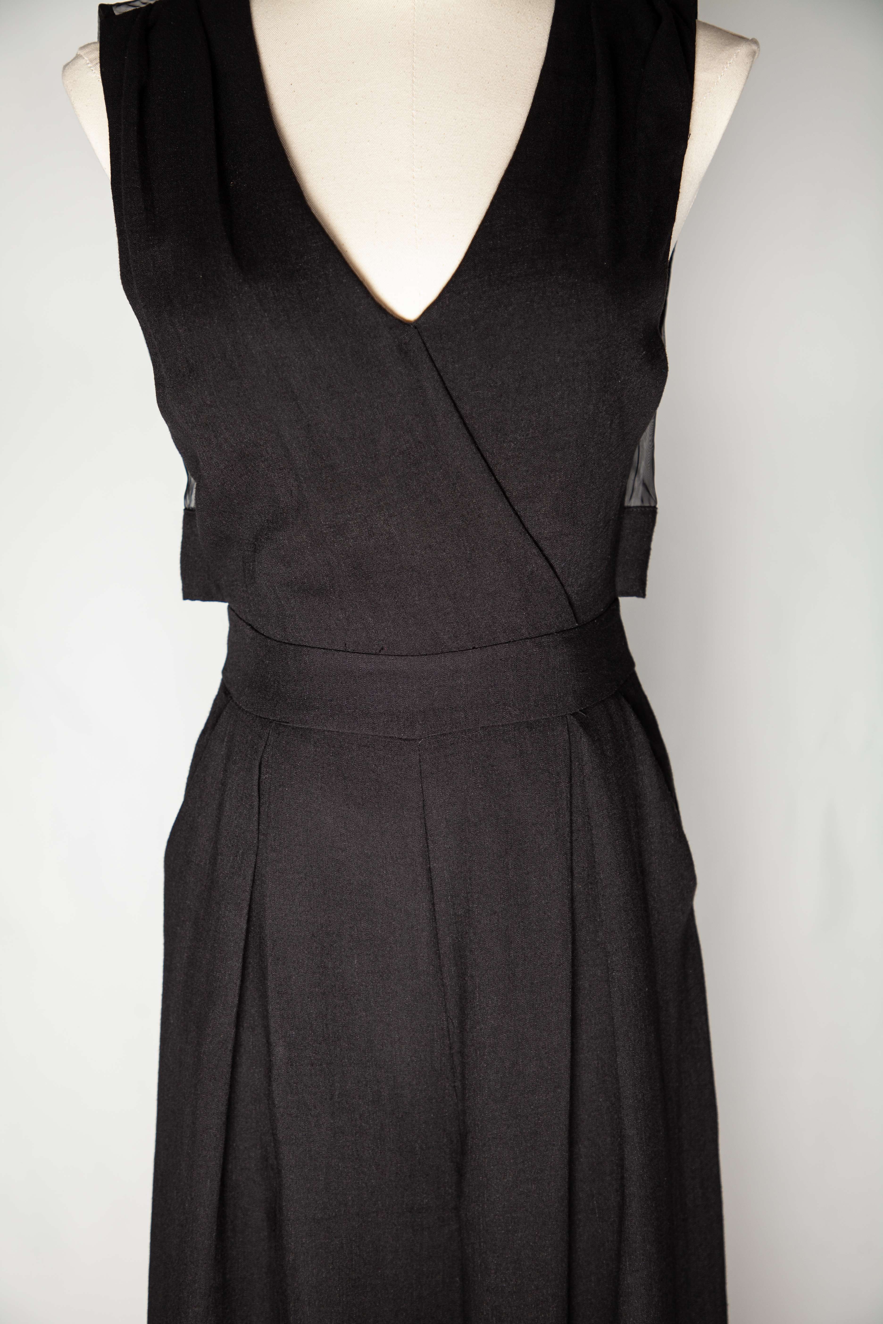 Excellent Barneys Newyork Black Sleeveless Dress V Neck Pleated Design