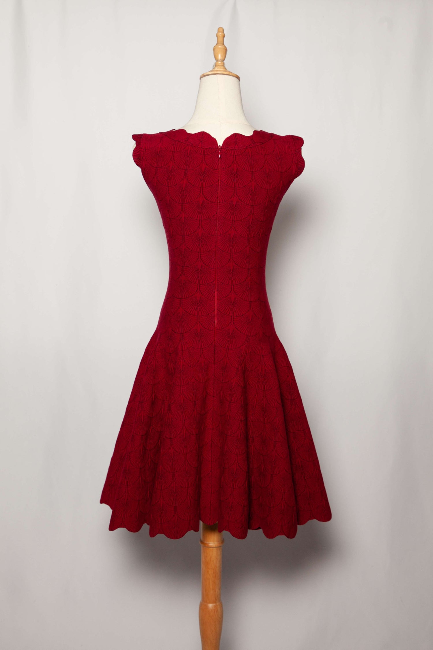 Excellent Alaia Red Cashmere Wool Dress with Scalloped Details