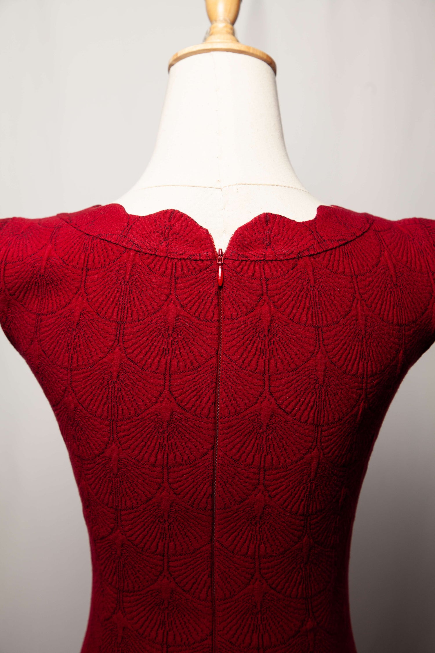 Excellent Alaia Red Cashmere Wool Dress with Scalloped Details