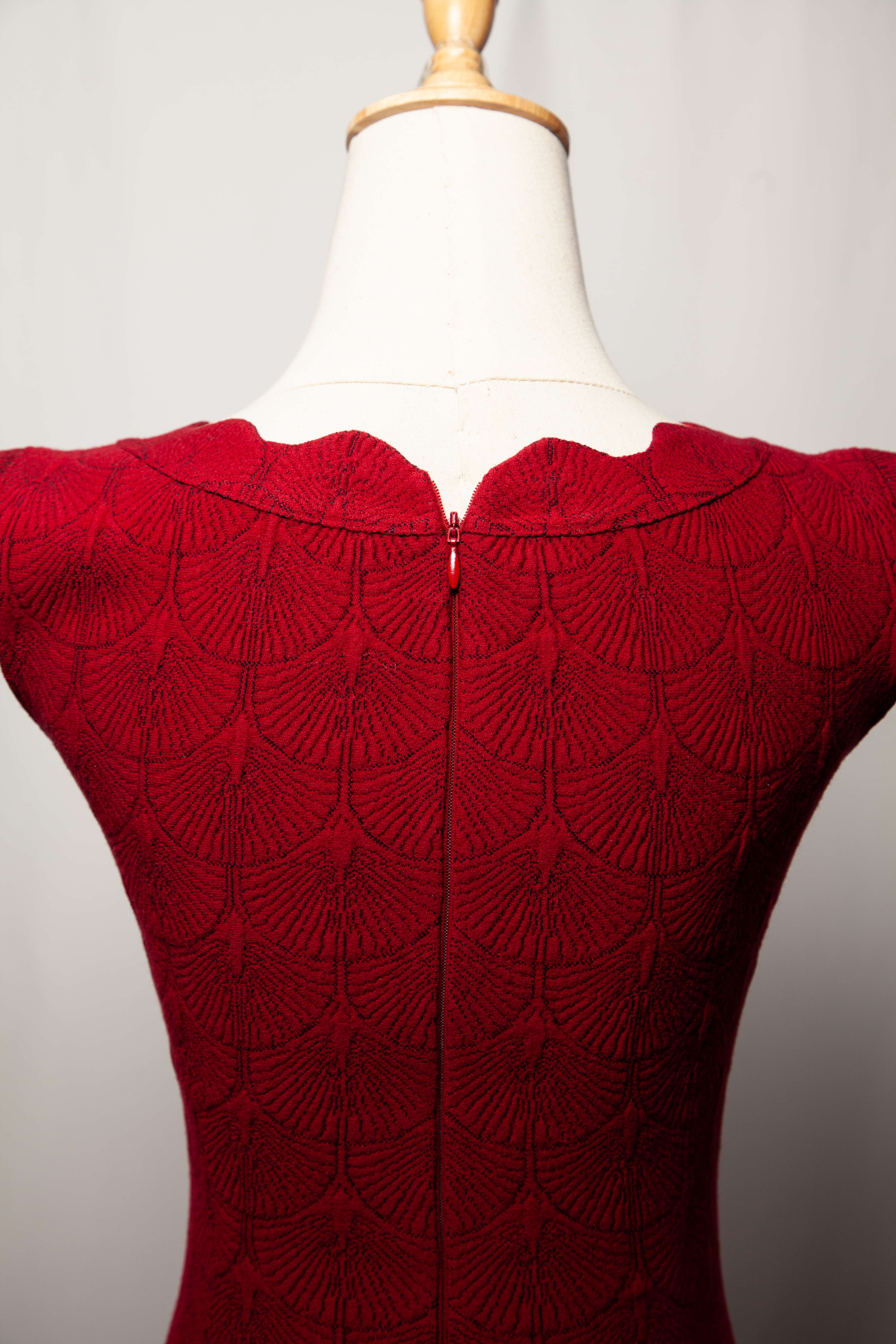 Excellent Alaia Red Cashmere Wool Dress with Scalloped Details