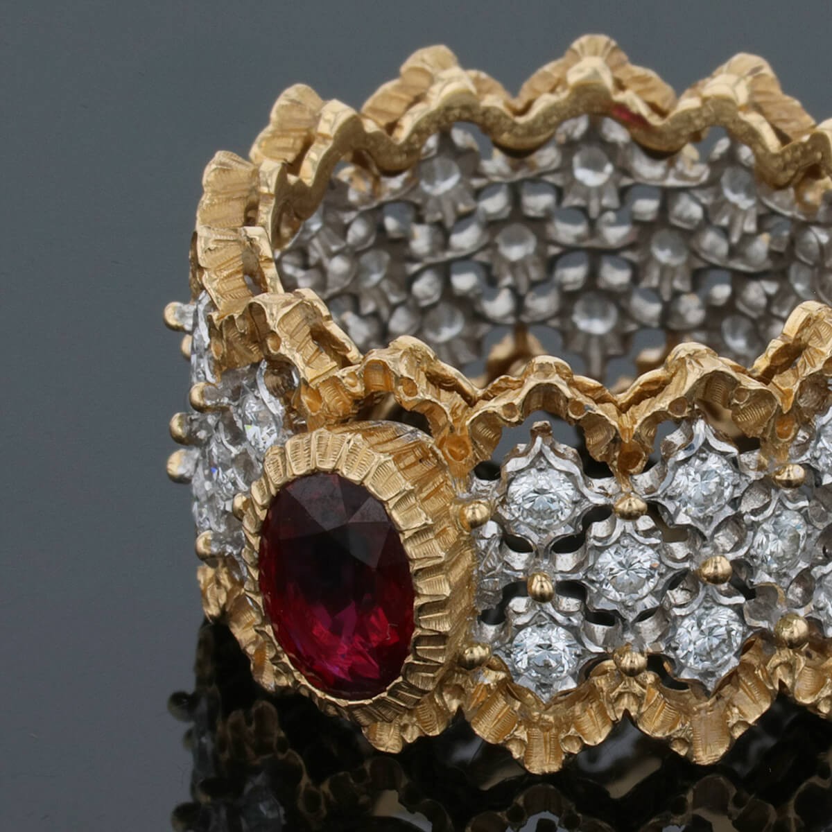 Buccellati two tones gold and ruby ring