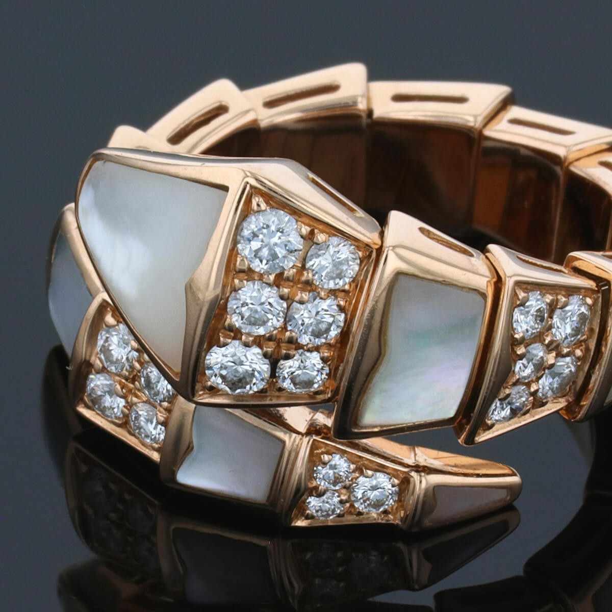 Bulgari Serpenti Viper mother-of-pearl, diamonds and gold ring