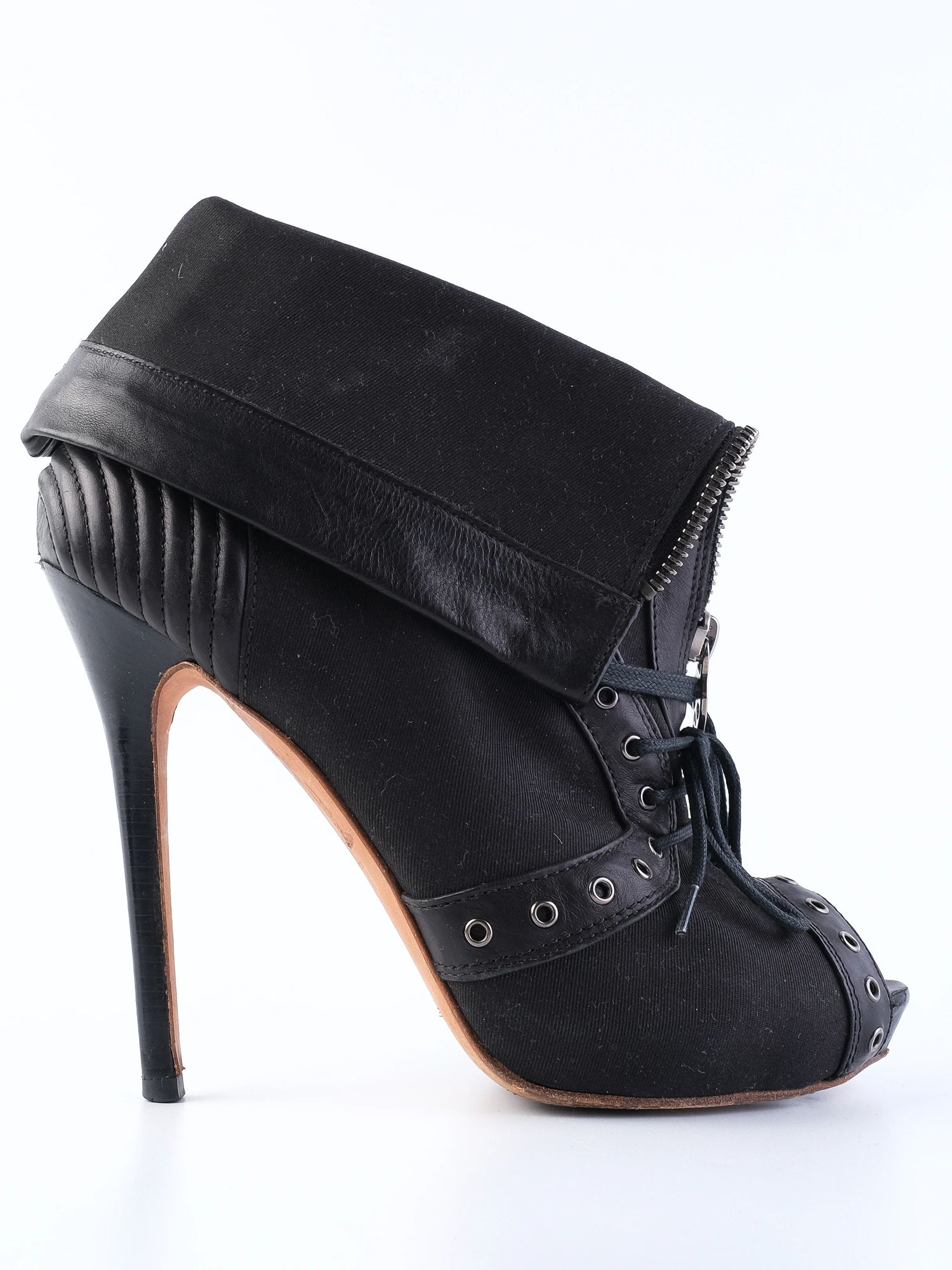 Good Alexander McQueen Black Leather Stiletto Booties Size 39