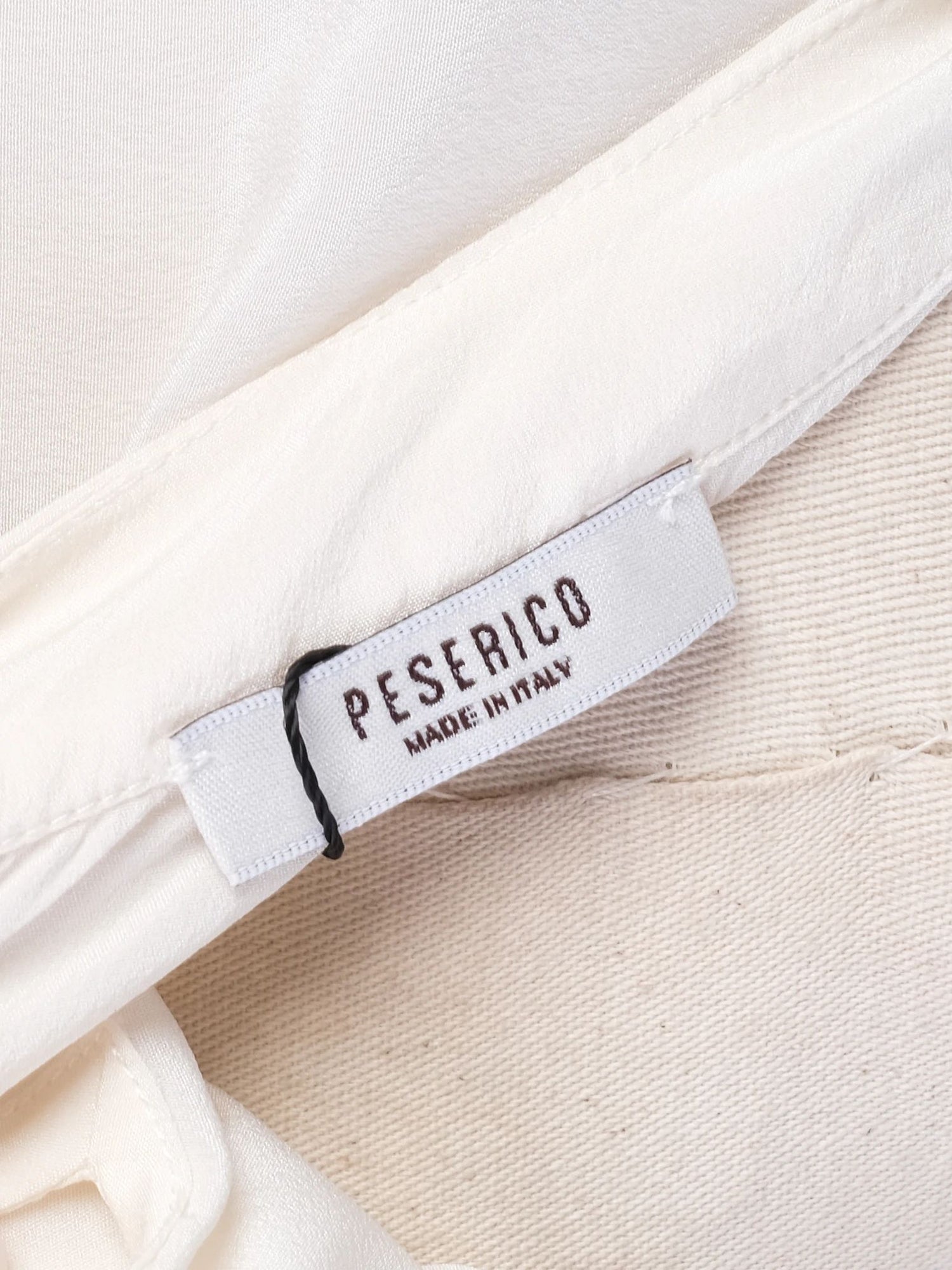 Excellent Peserico White Silk Blouse with Pleated Detailing Size M