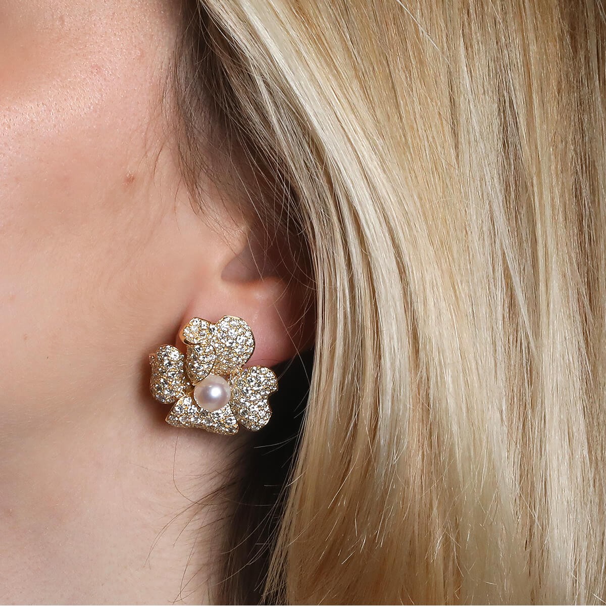 Cartier Pa•va cultured pearl, diamonds and gold earrings